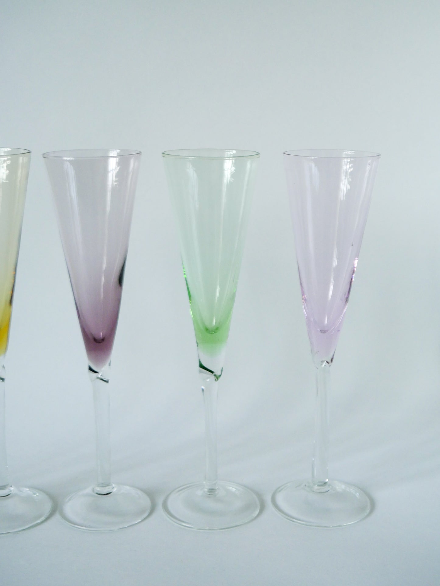 Lot de 5 flûtes à champagne en verre coloré Design 1970