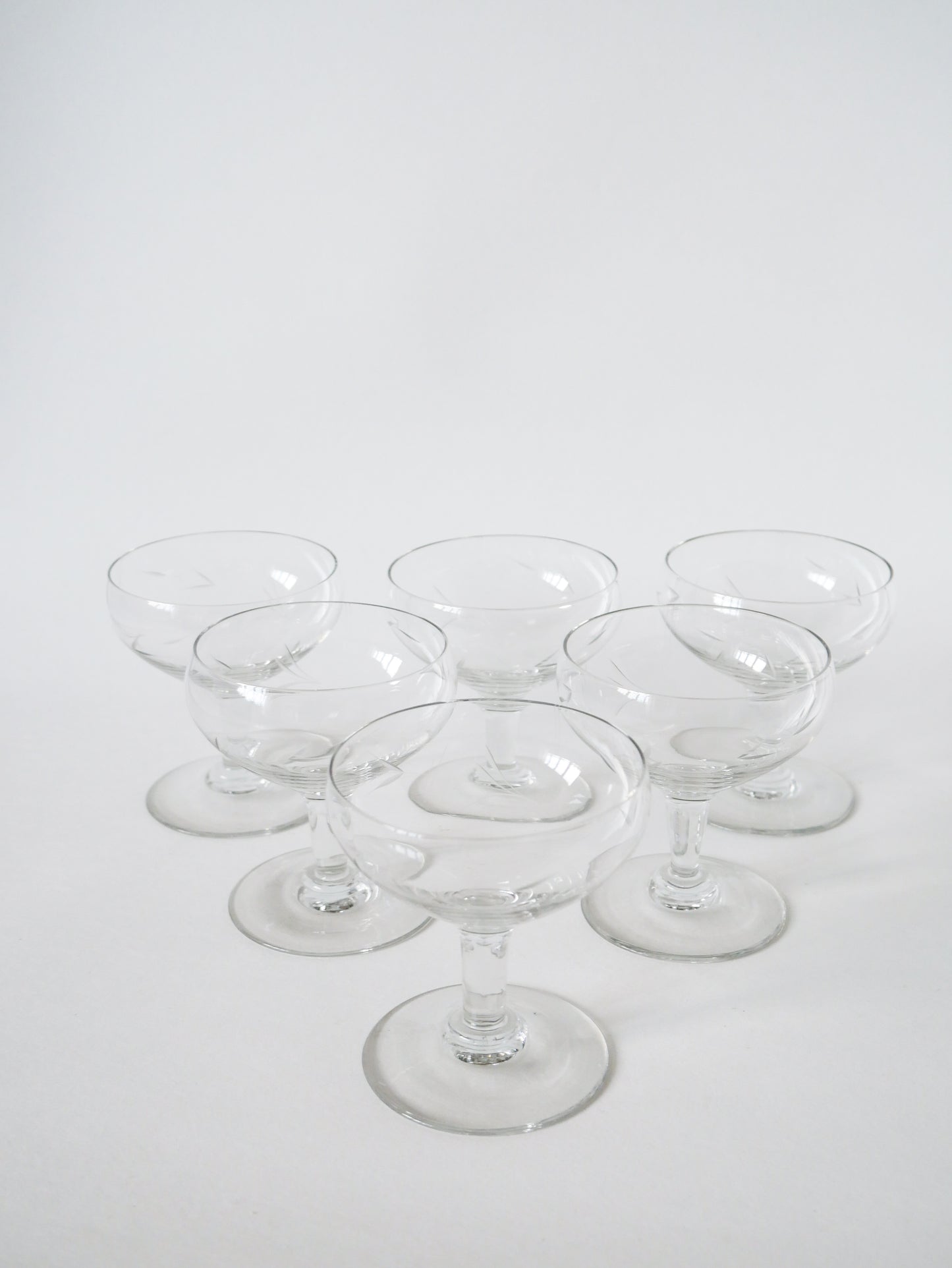 Lot de 6 coupes à champagne en cristal gravé, 1950, 10 X 8.5 cm