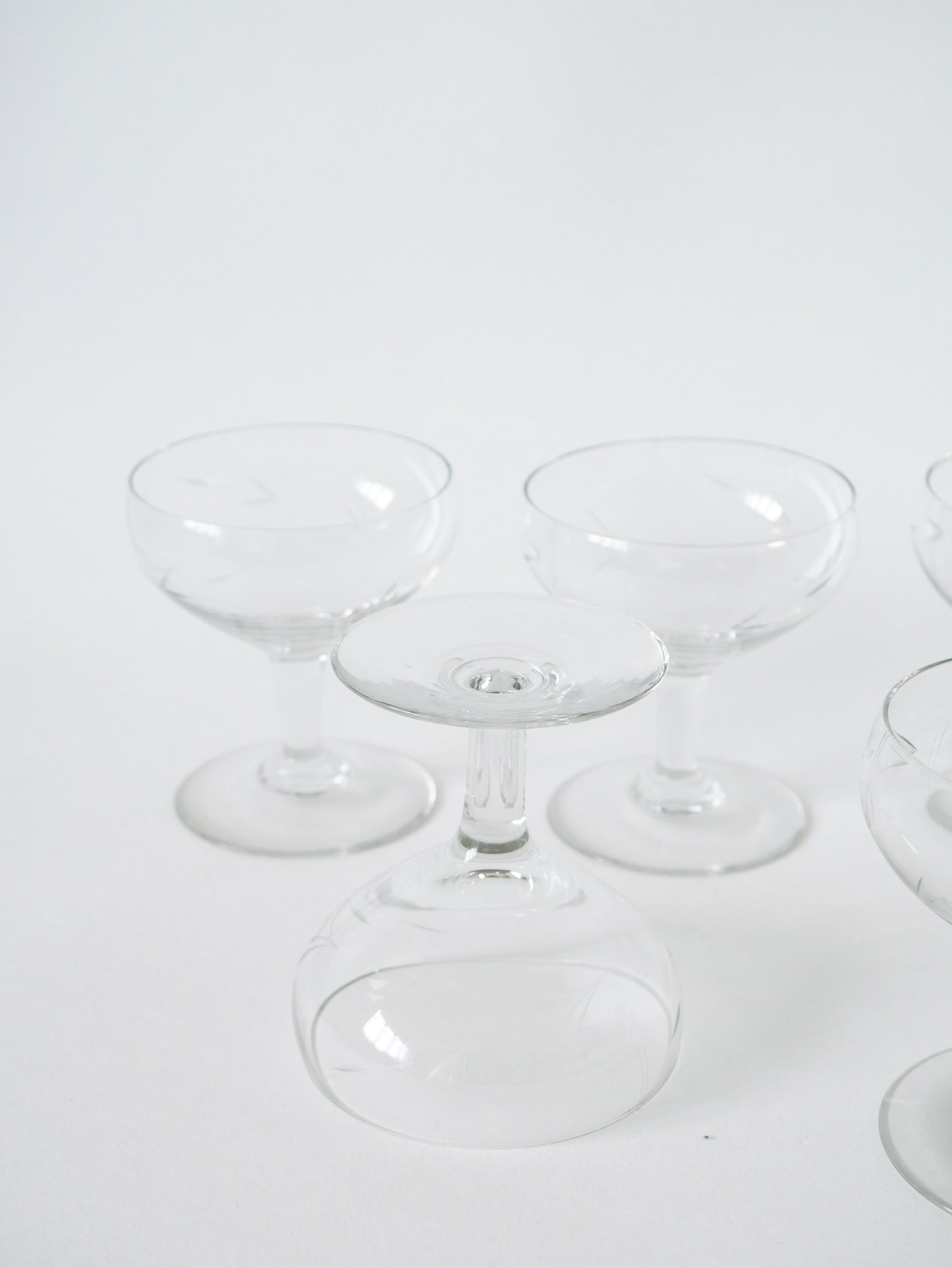 Lot de 6 coupes à champagne en cristal gravé, 1950, 10 X 8.5 cm