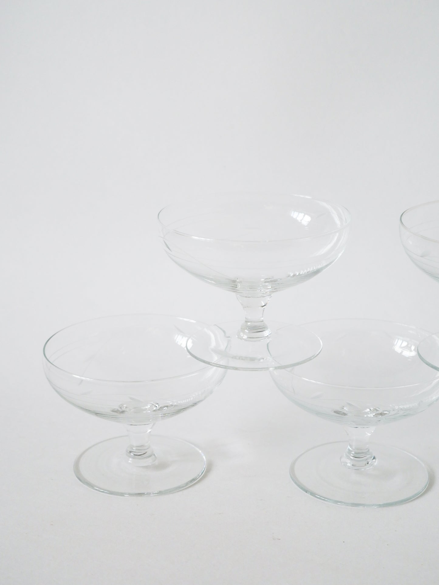 Lot de 5 coupes à champagne en cristal gravé 1950 9 X 6.5 cm