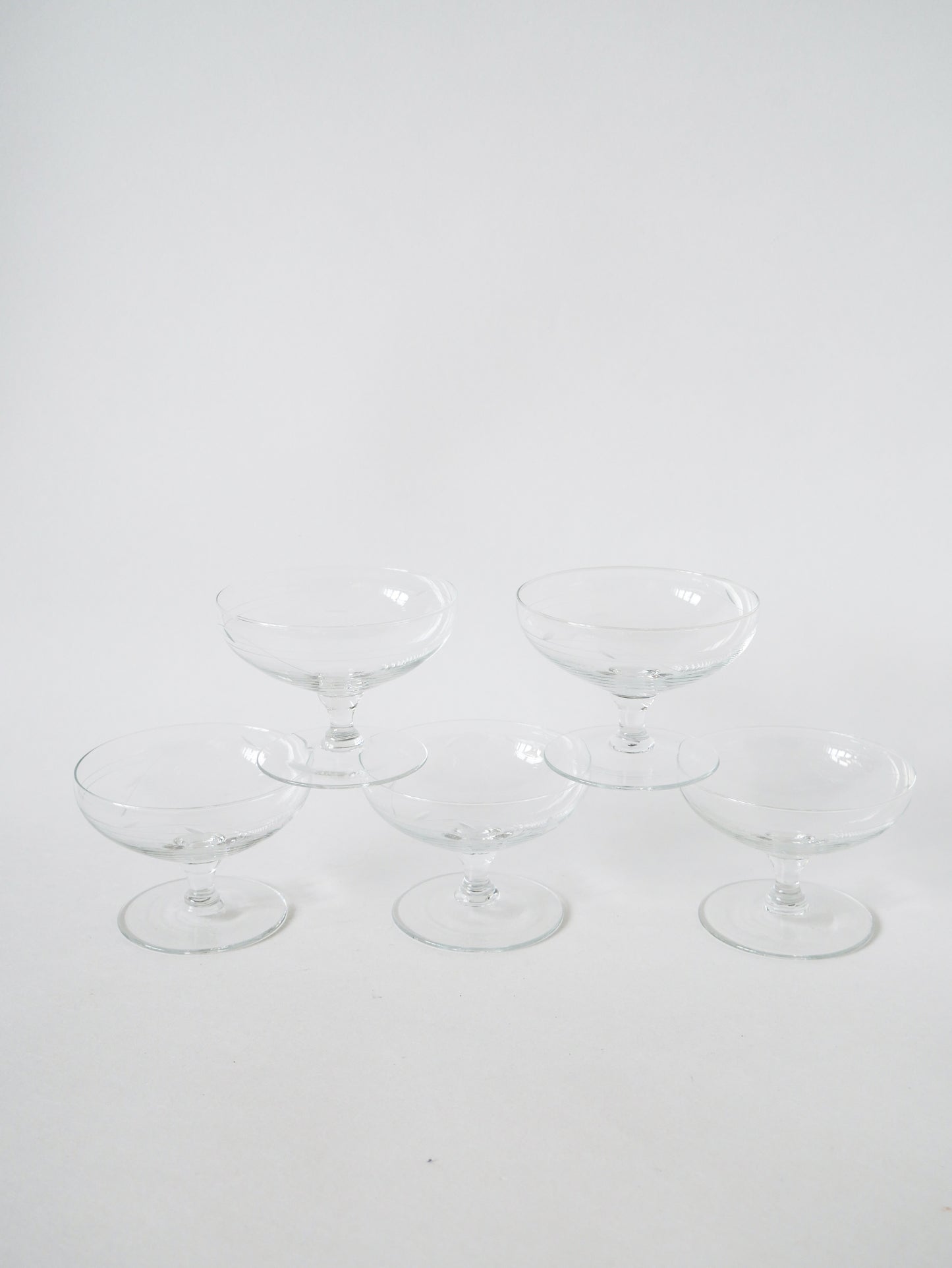 Lot de 5 coupes à champagne en cristal gravé 1950 9 X 6.5 cm