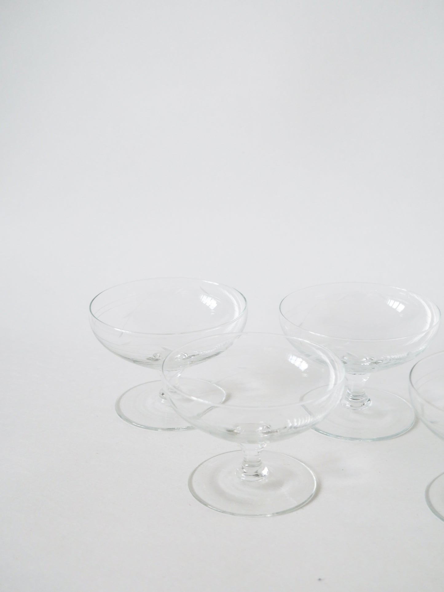 Lot de 5 coupes à champagne en cristal gravé 1950 9 X 6.5 cm