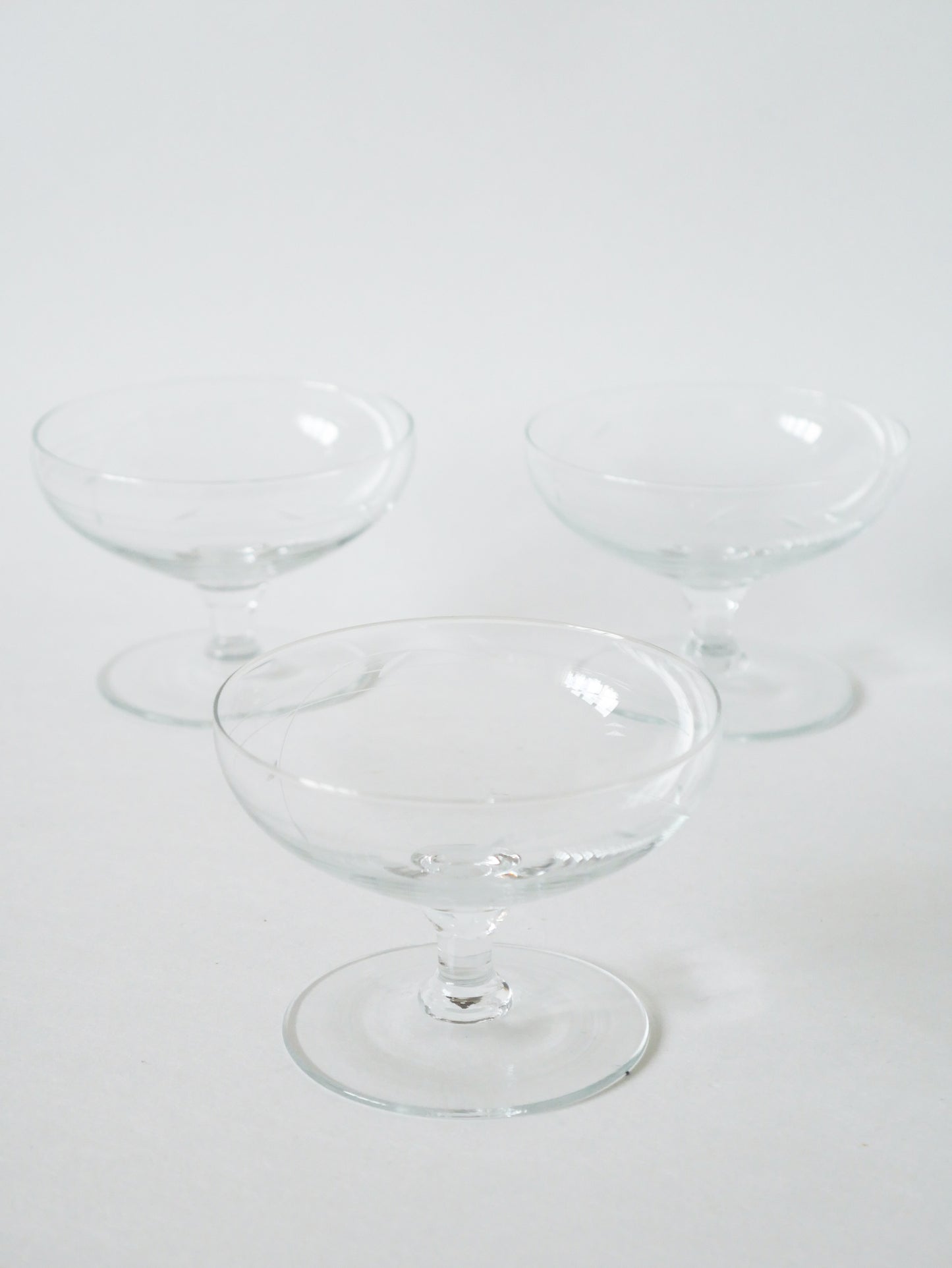 Lot de 5 coupes à champagne en cristal gravé 1950 9 X 6.5 cm