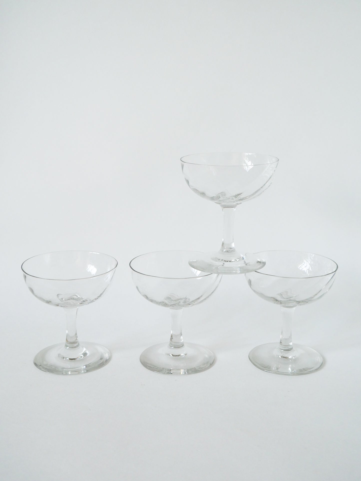 Lot de 4 coupes à champagne en cristal facetté, 1930, 10 X 9.5 cm