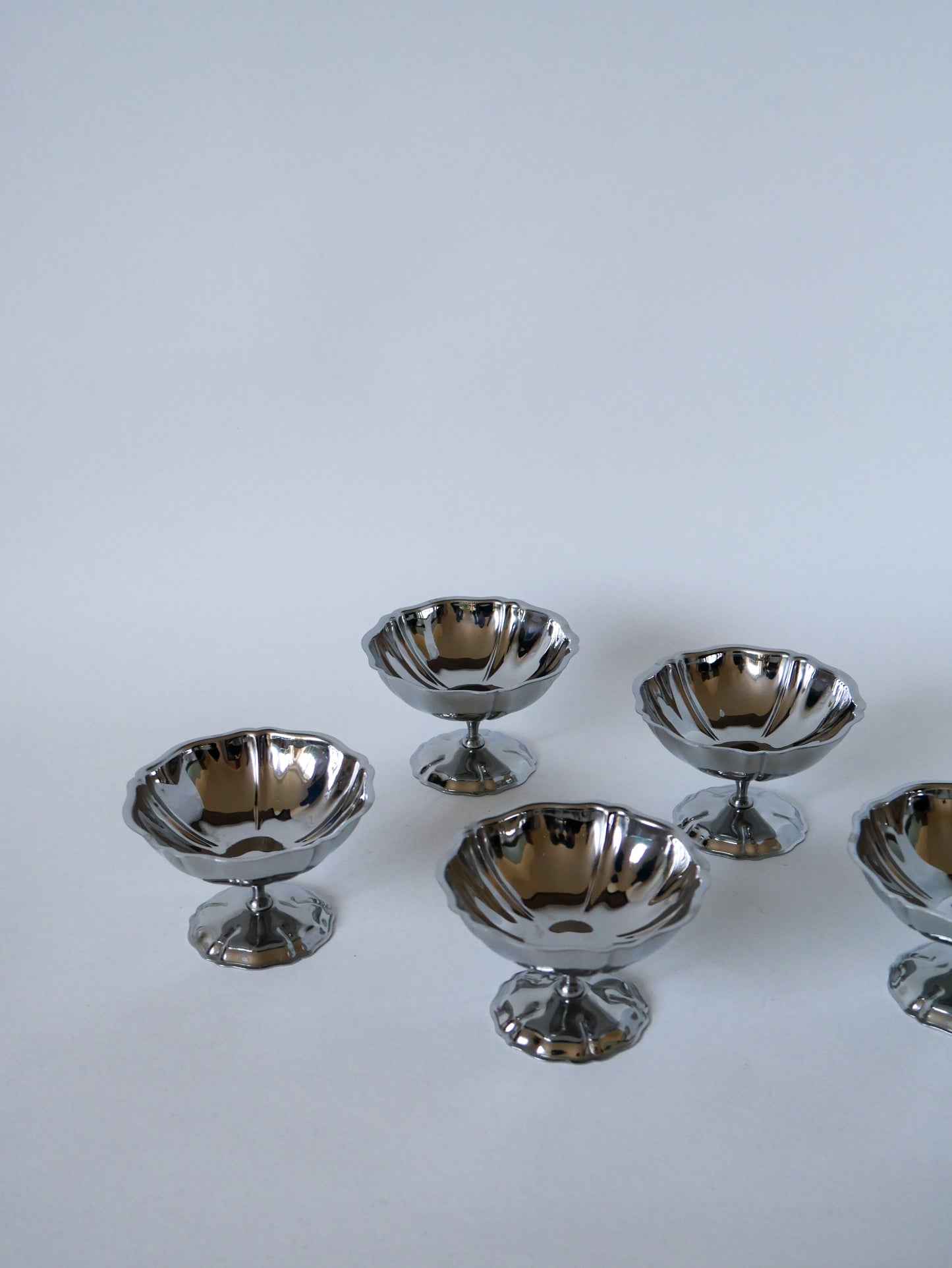 Lot de 5 coupes à champagne en inox travaillées 1970 9 X 6 cm