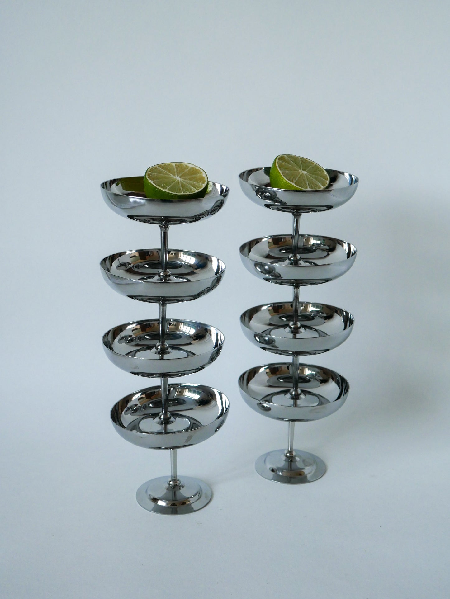 Lot de 8 coupes à champagne en inox à pieds fin Design 1970