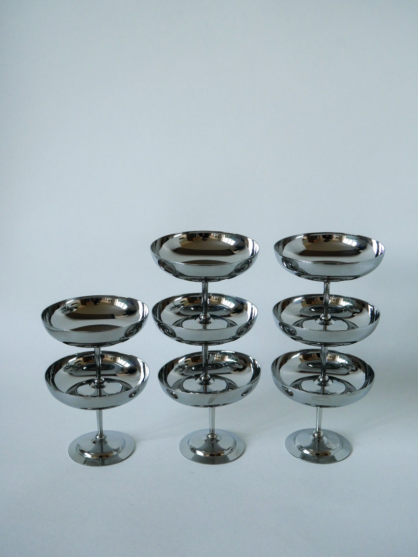 Lot de 8 coupes à champagne en inox à pieds fin Design 1970