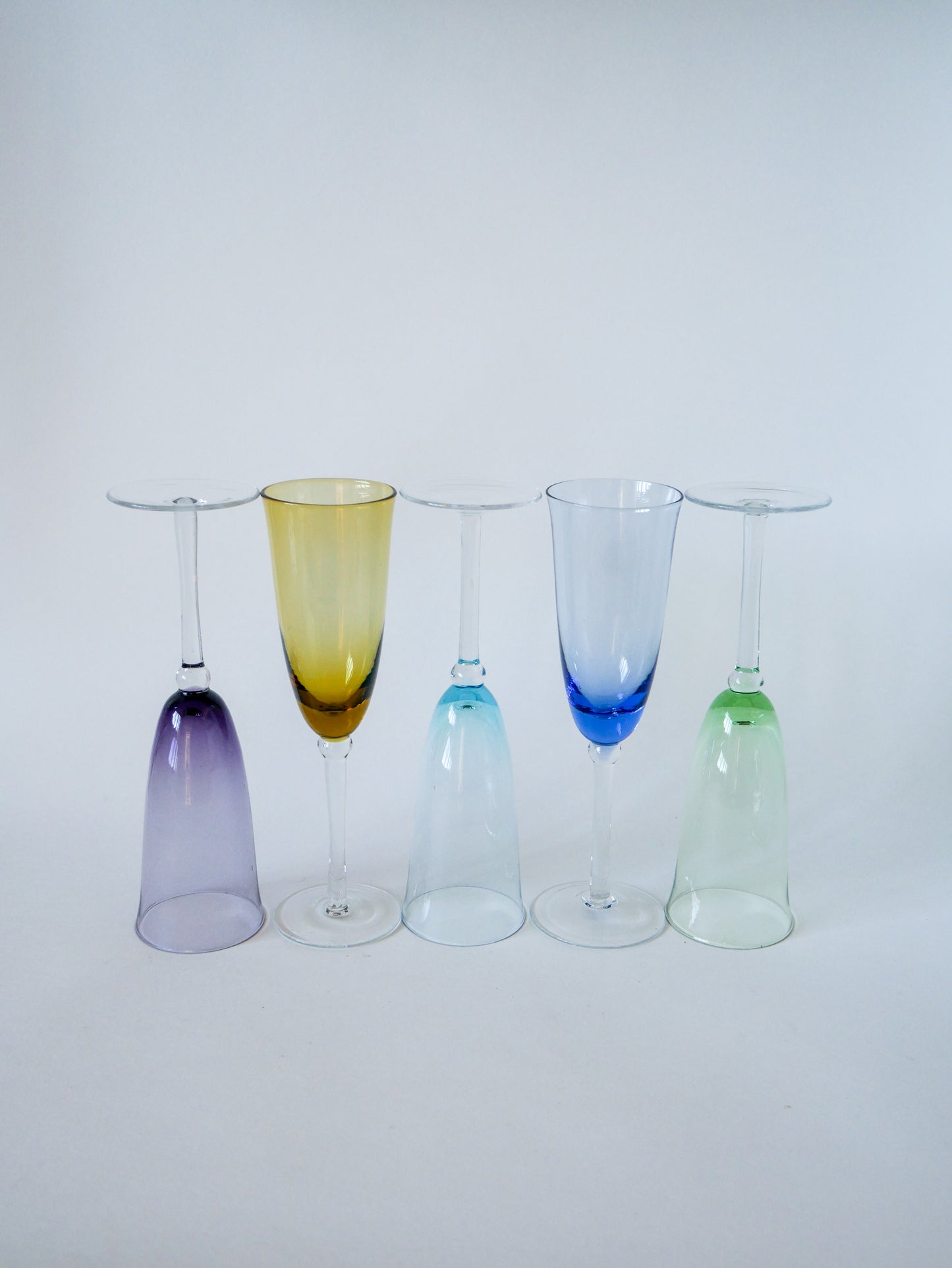 Ensemble de 5 flûtes en verre coloré multicolores 1970