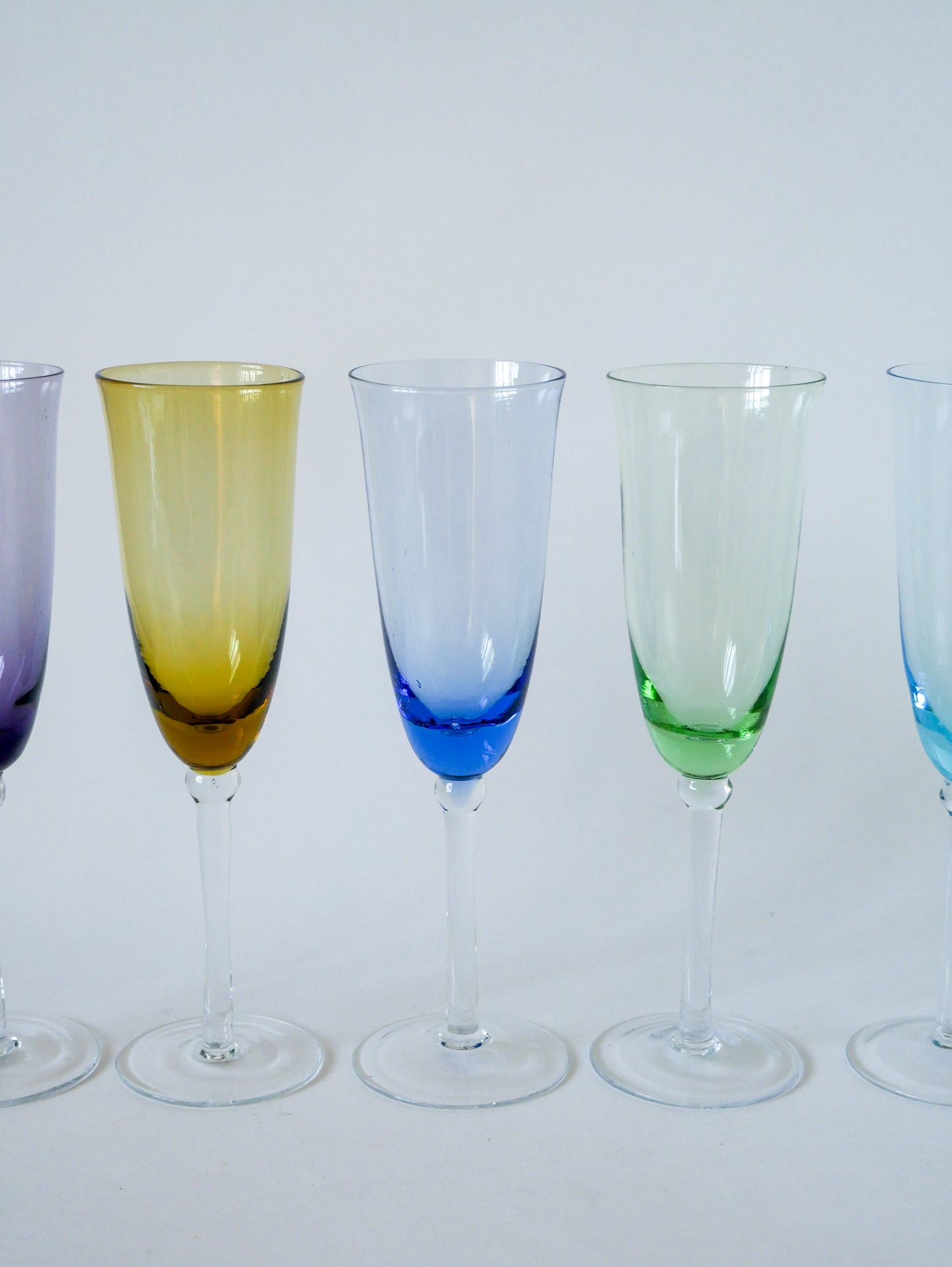 Ensemble de 5 flûtes en verre coloré multicolores 1970