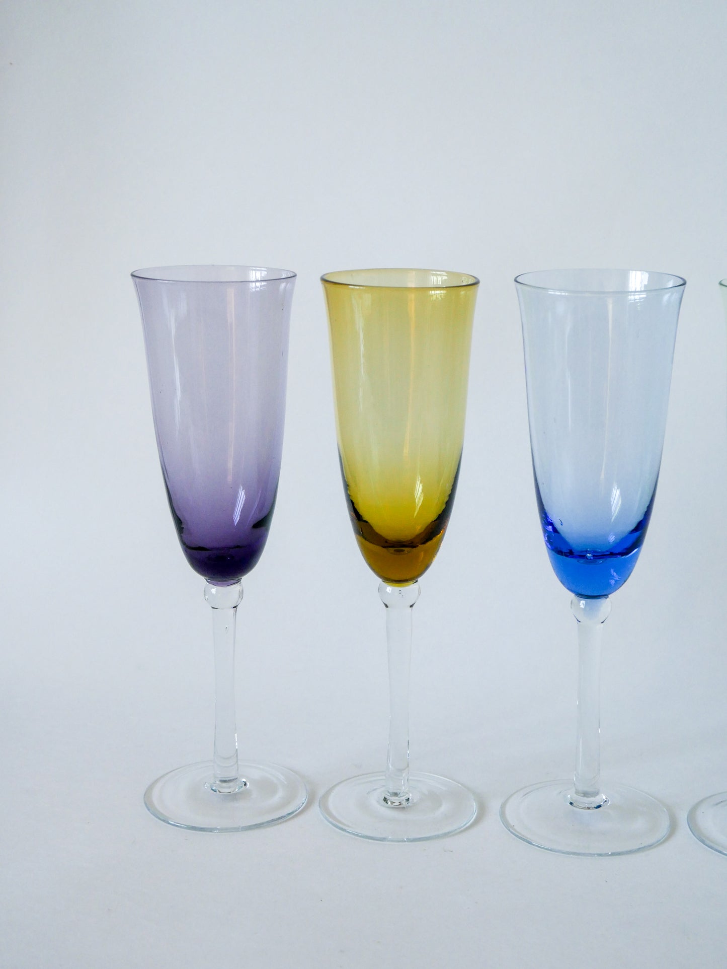 Ensemble de 5 flûtes en verre coloré multicolores 1970