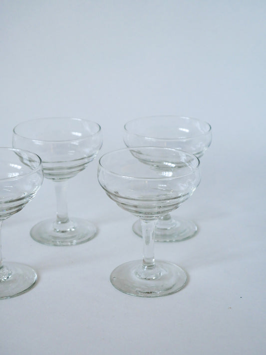 Ensemble de 5 coupes à champagne en verre moulé, 1950