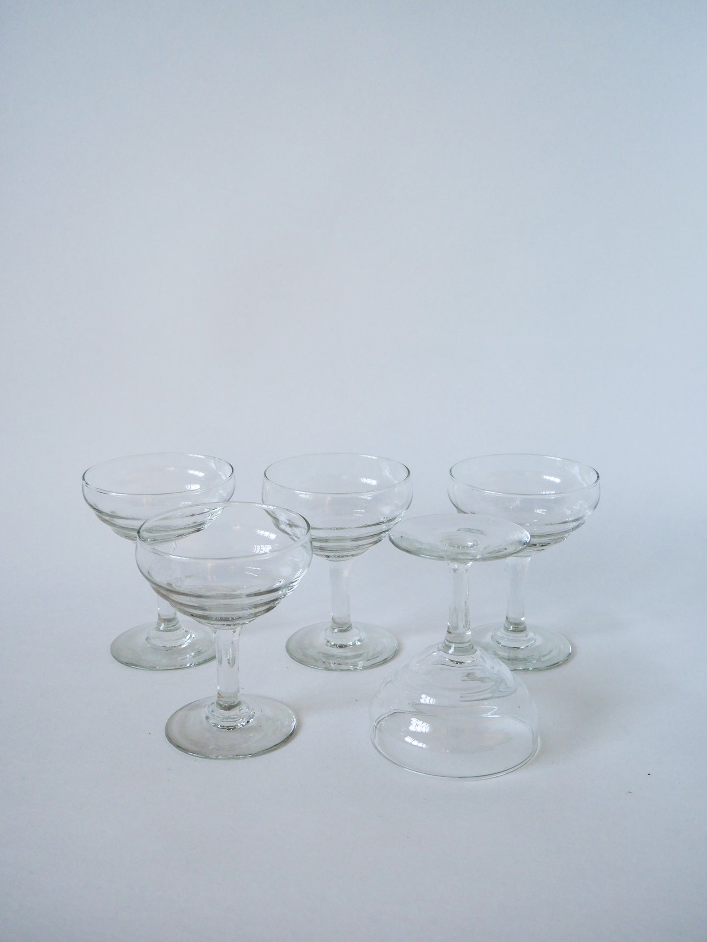 Ensemble de 5 coupes à champagne en verre moulé, 1950