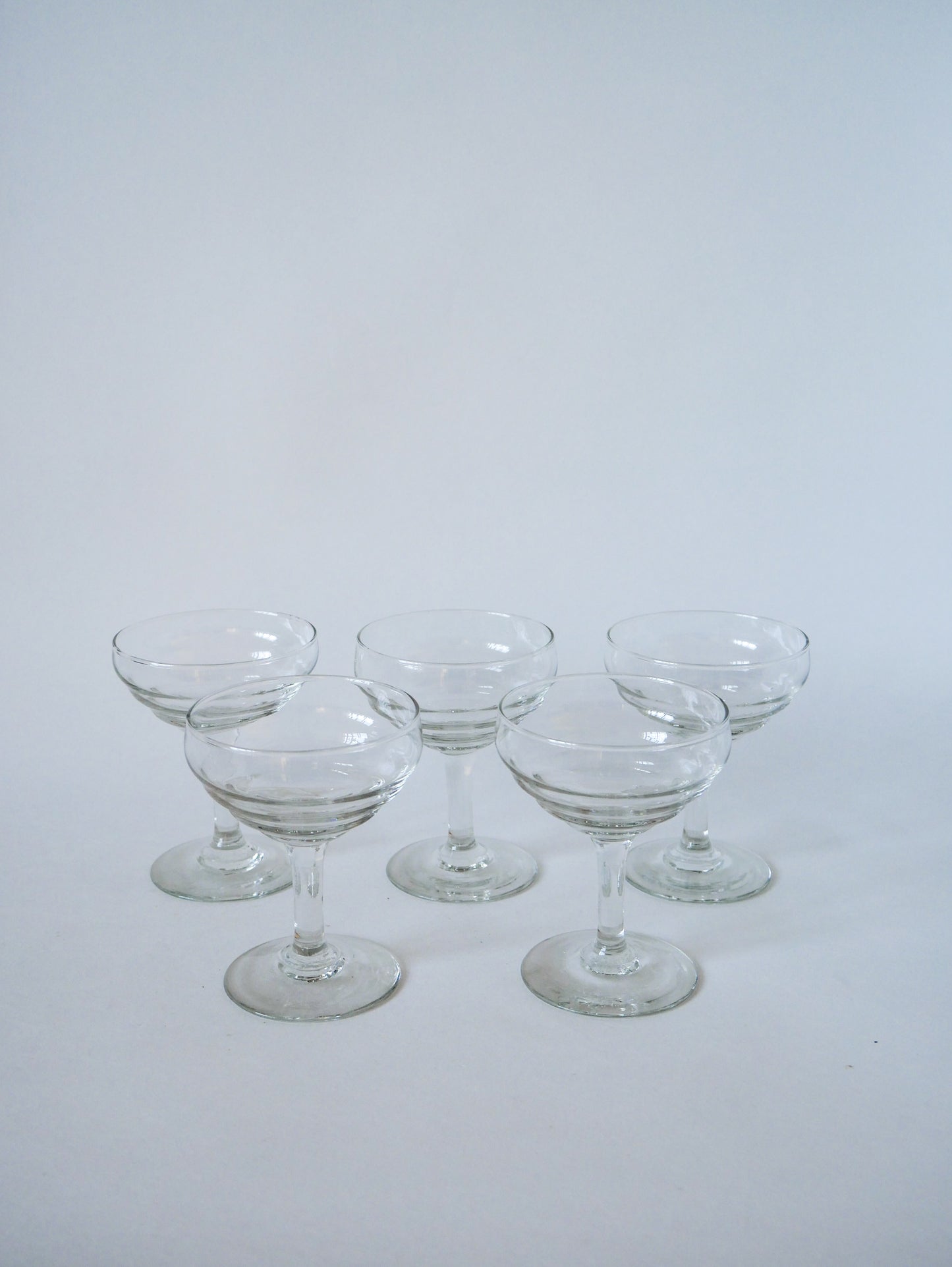 Ensemble de 5 coupes à champagne en verre moulé, 1950