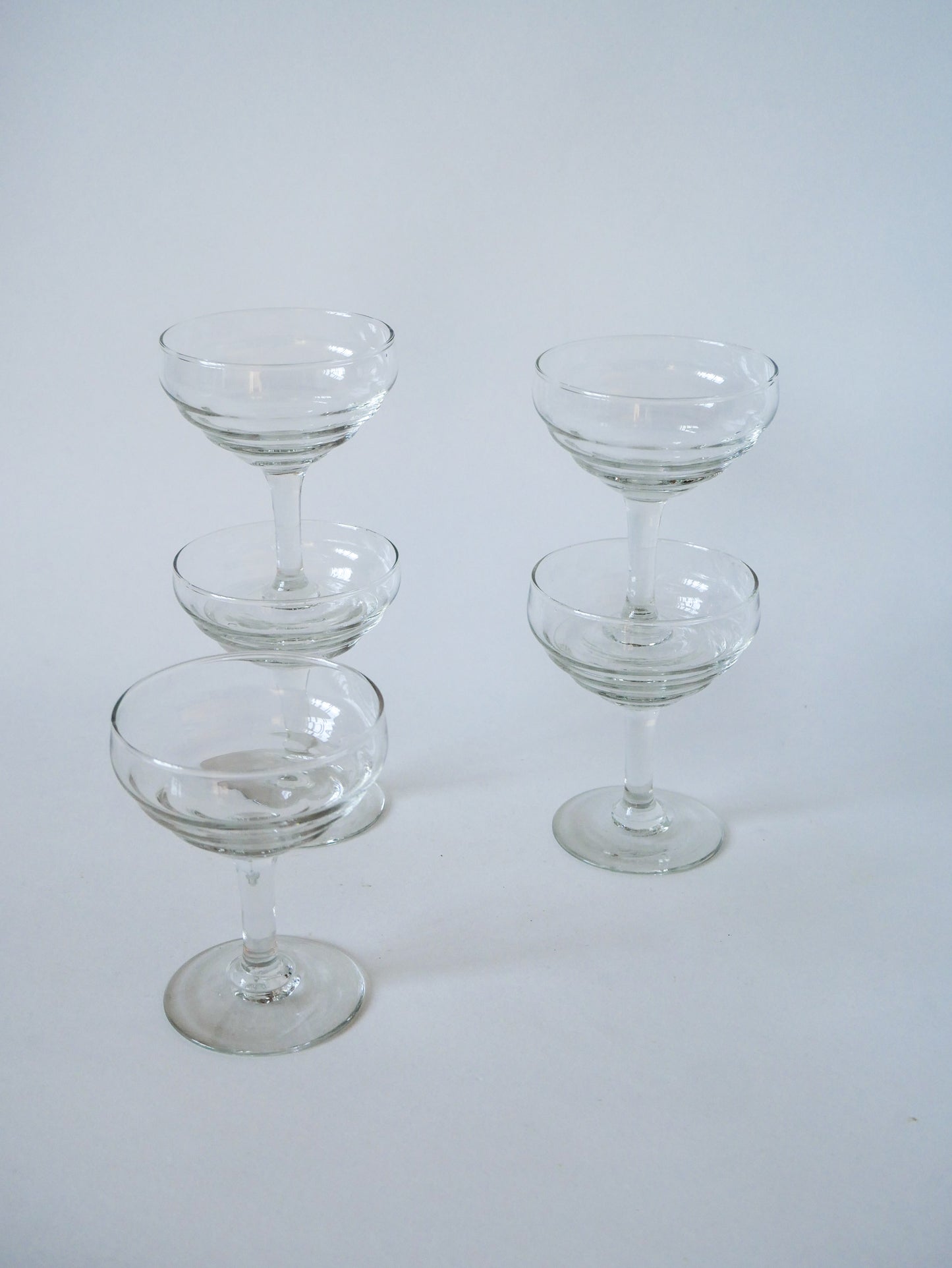 Ensemble de 5 coupes à champagne en verre moulé, 1950