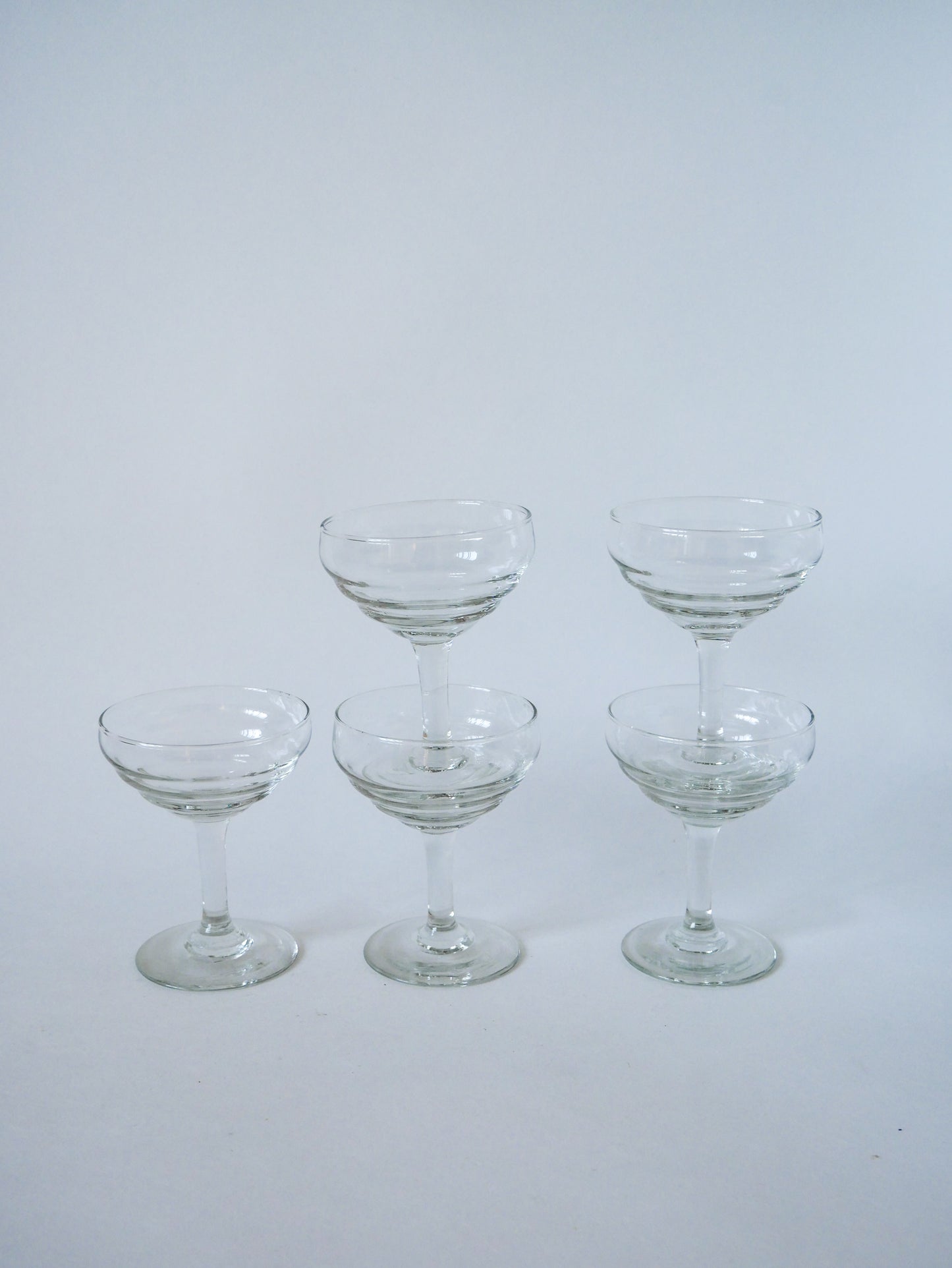 Ensemble de 5 coupes à champagne en verre moulé, 1950