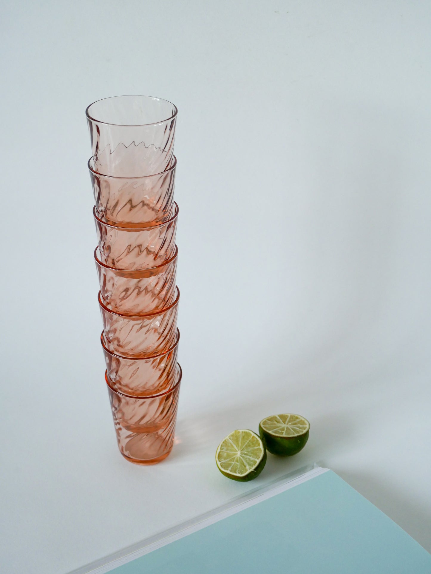 Lot de 7 verres à eau Rosaline en verre vert rose 1970