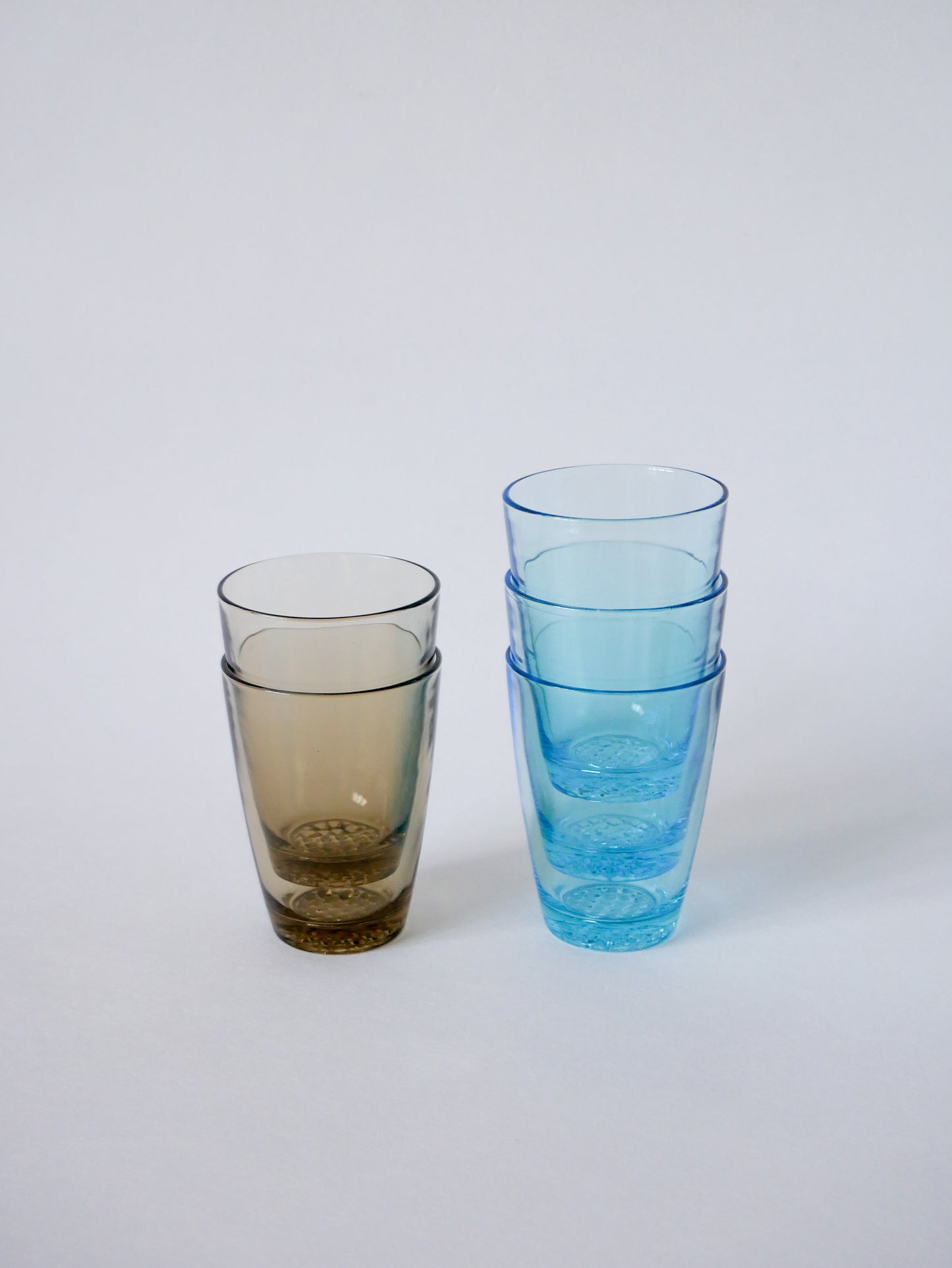 Lot de 5 verres à eau en verre fumé et verre bleu 1970