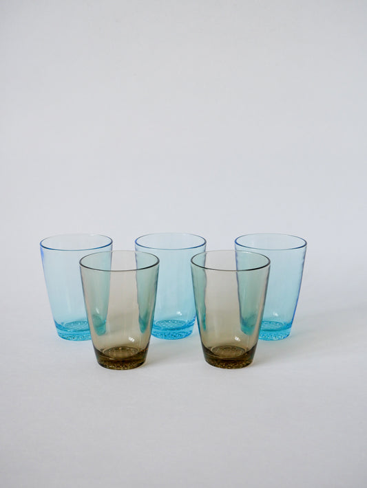 Lot de 5 verres à eau en verre fumé et verre bleu 1970