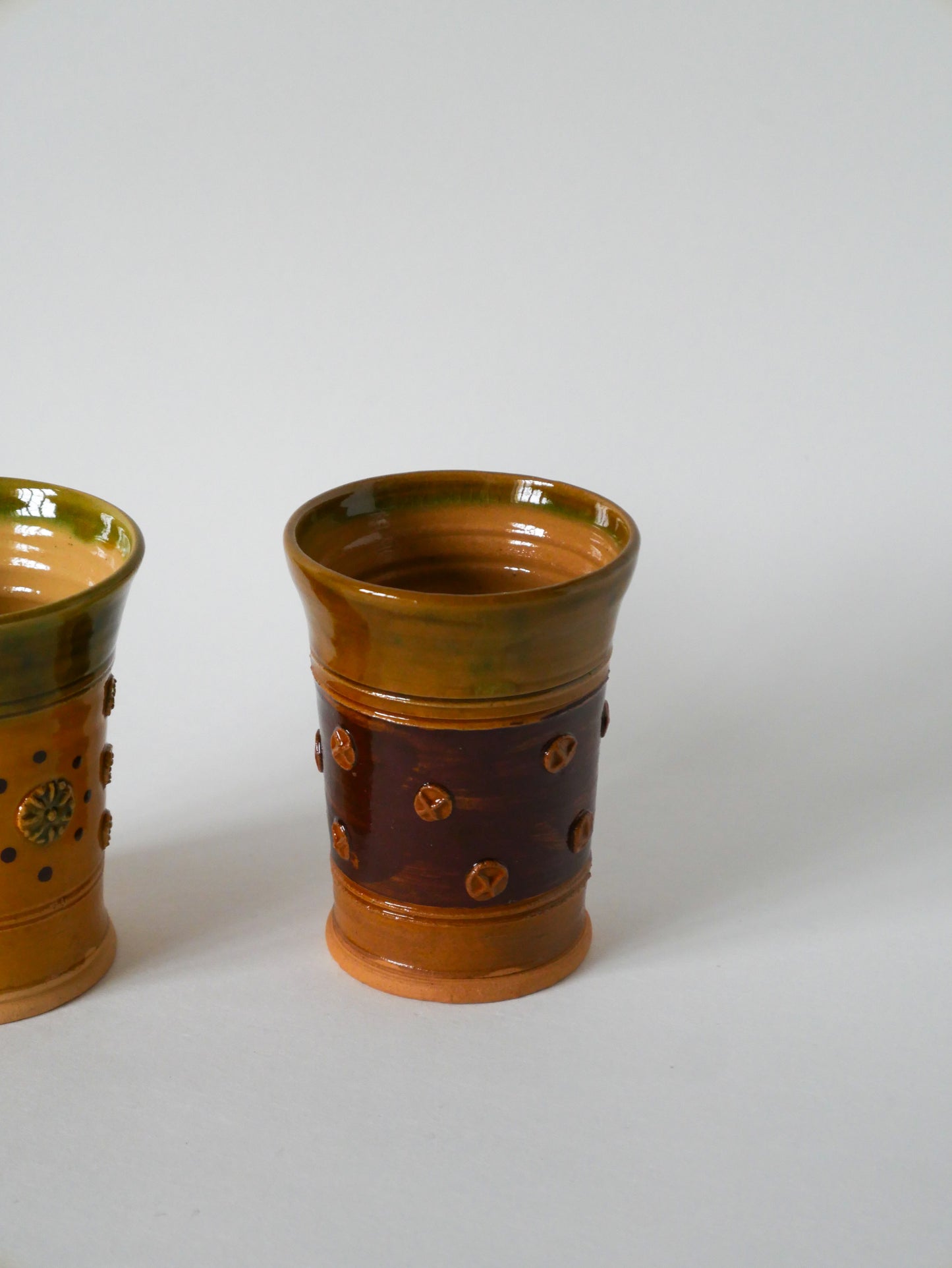 Paire de gobelets en céramique / poterie jaune et vert, vintage, 1970