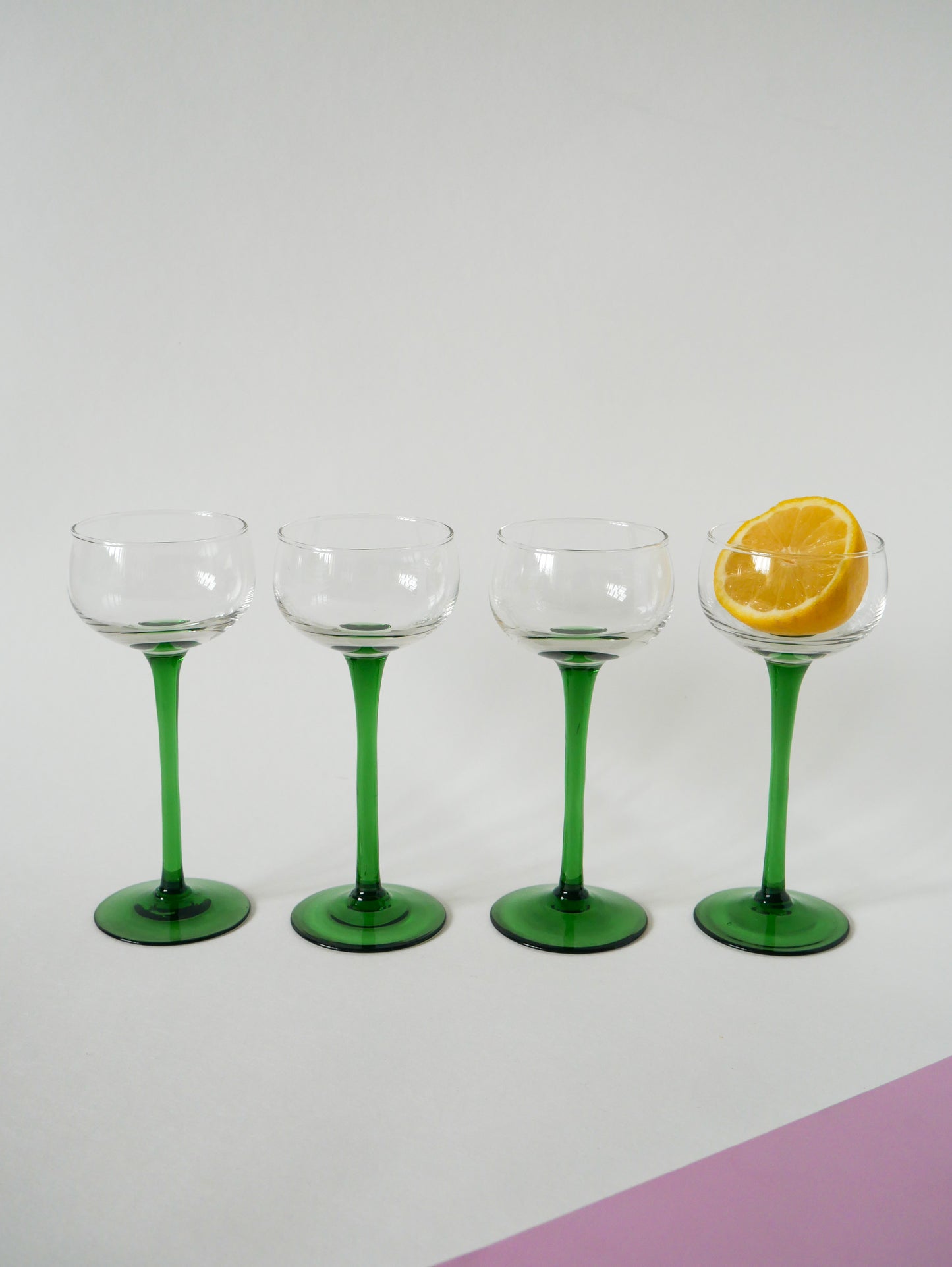 Lot de 4 verres à vin blanc en verre vert, 1970