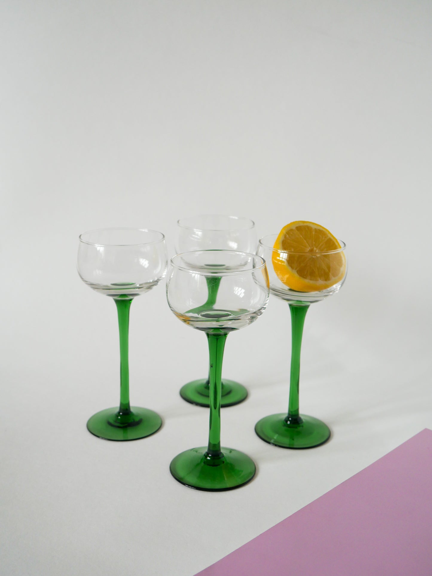 Lot de 4 verres à vin blanc en verre vert, 1970