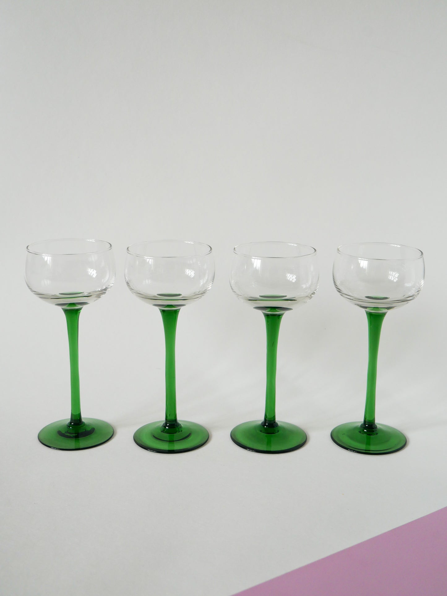 Lot de 4 verres à vin blanc en verre vert, 1970