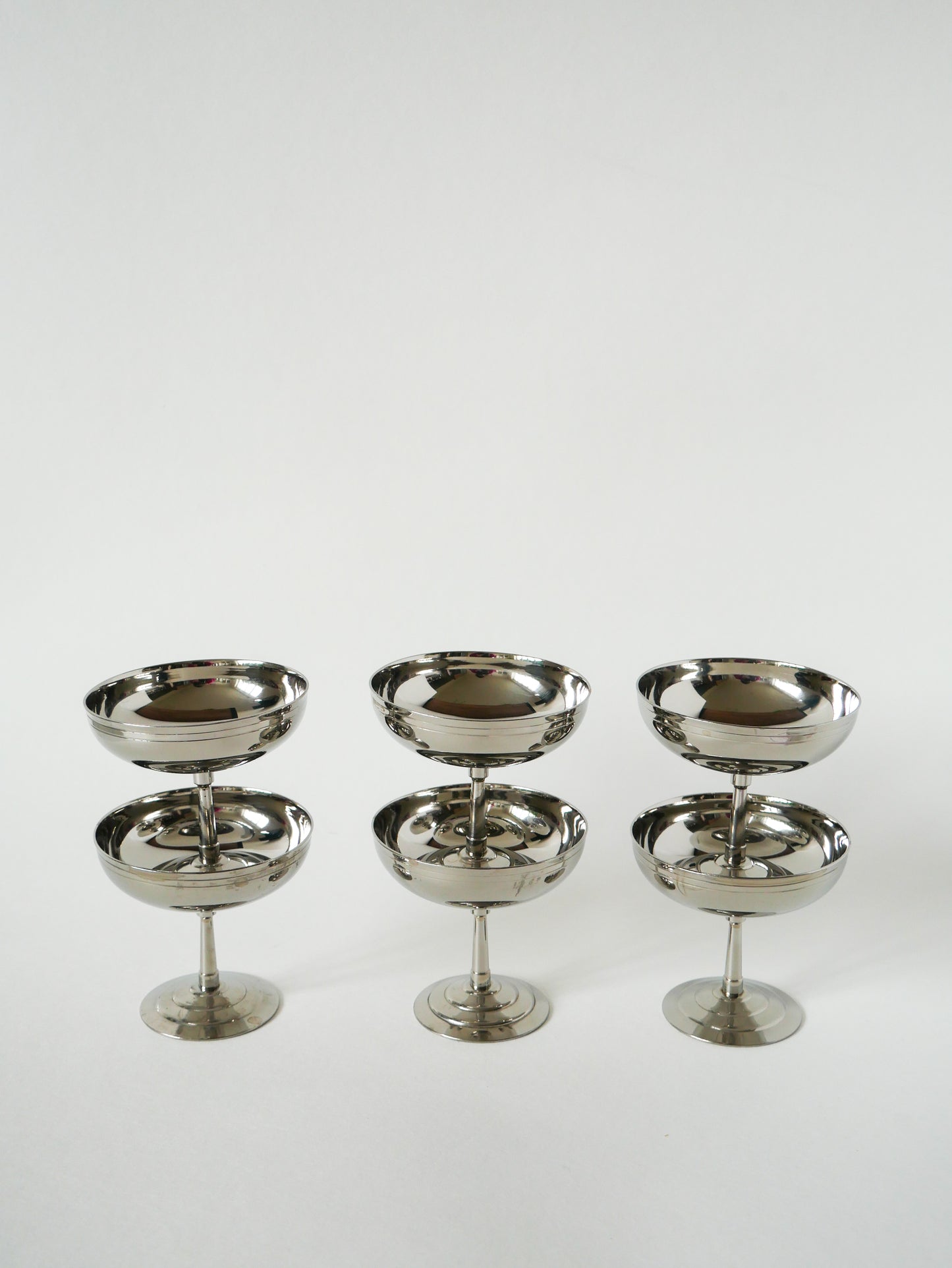 Ensemble de 6 coupes en inox à pieds fin, Design, 1970