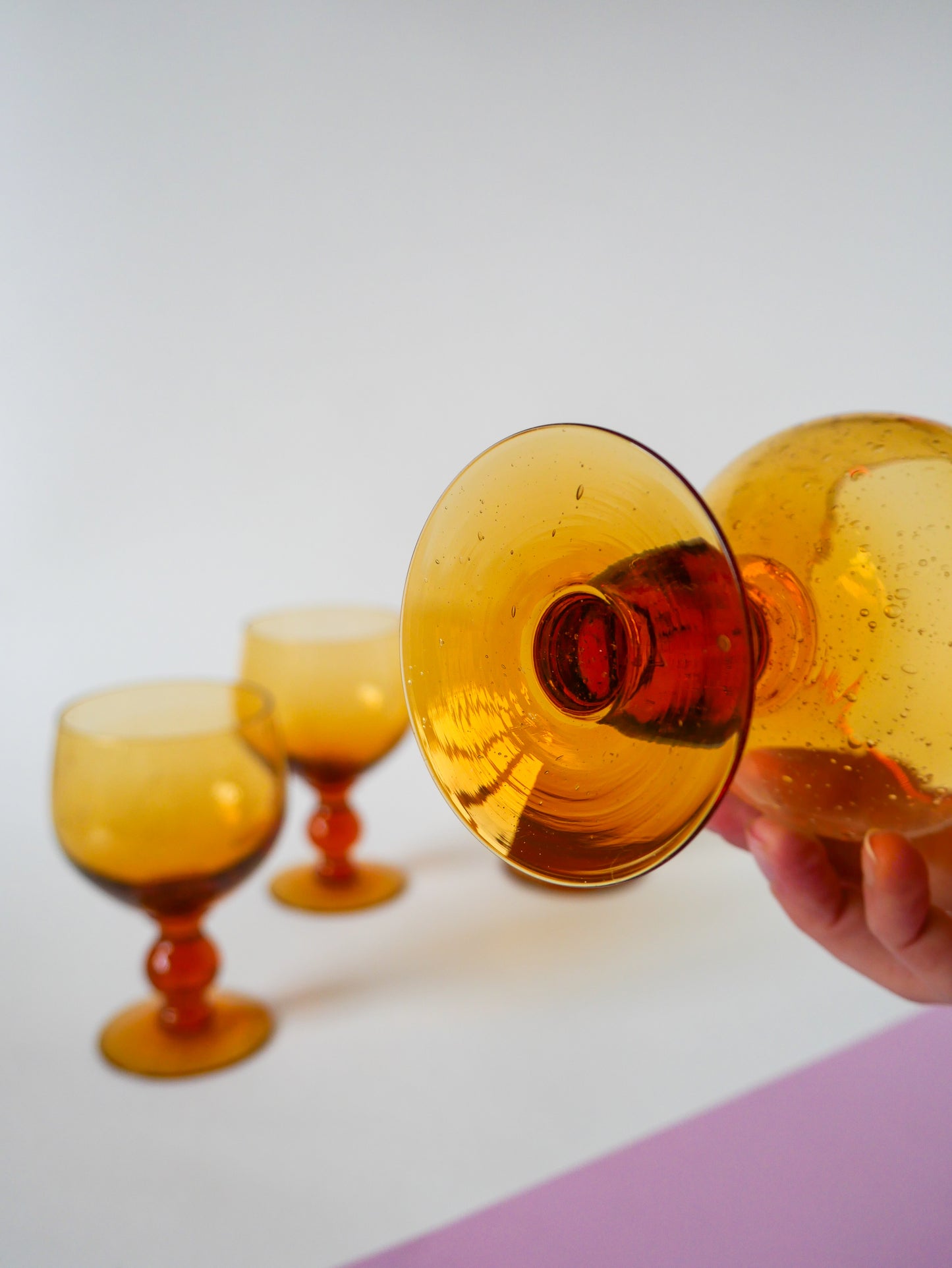 Lot de 4 verres bullés en verre ambré, Design, 1960