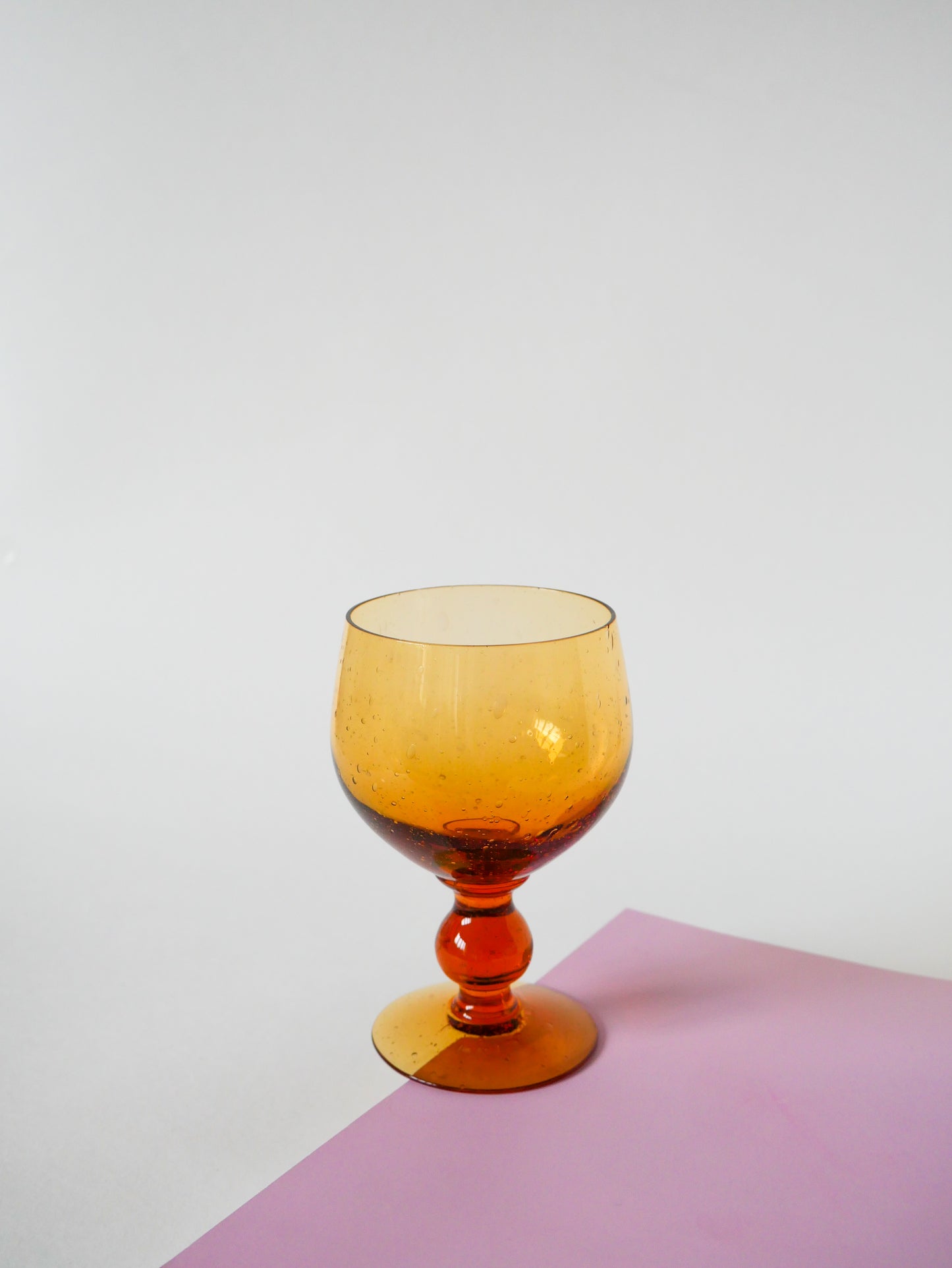 Lot de 4 verres bullés en verre ambré, Design, 1960