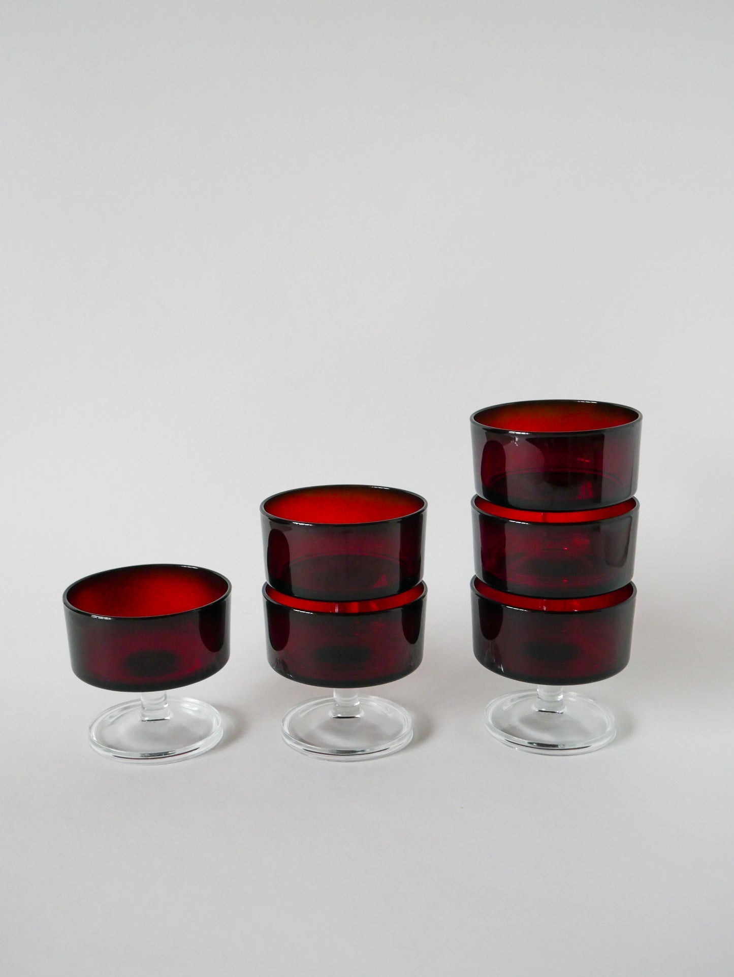 Lot de 6 coupes à champagne en verre bordeaux, Design, 1970