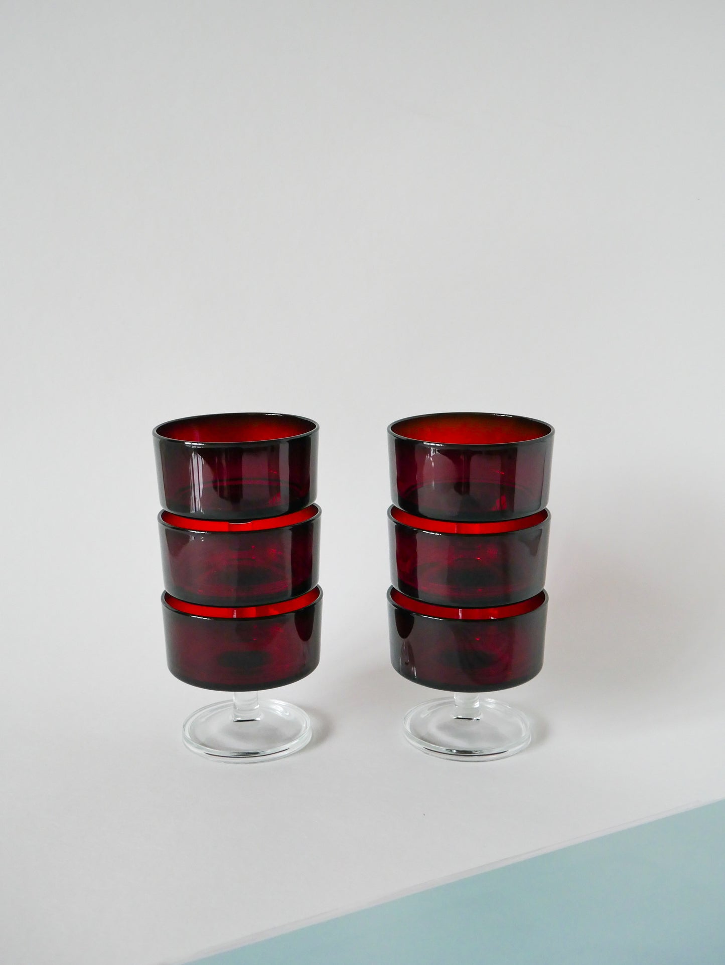 Lot de 6 coupes à champagne en verre bordeaux, Design, 1970