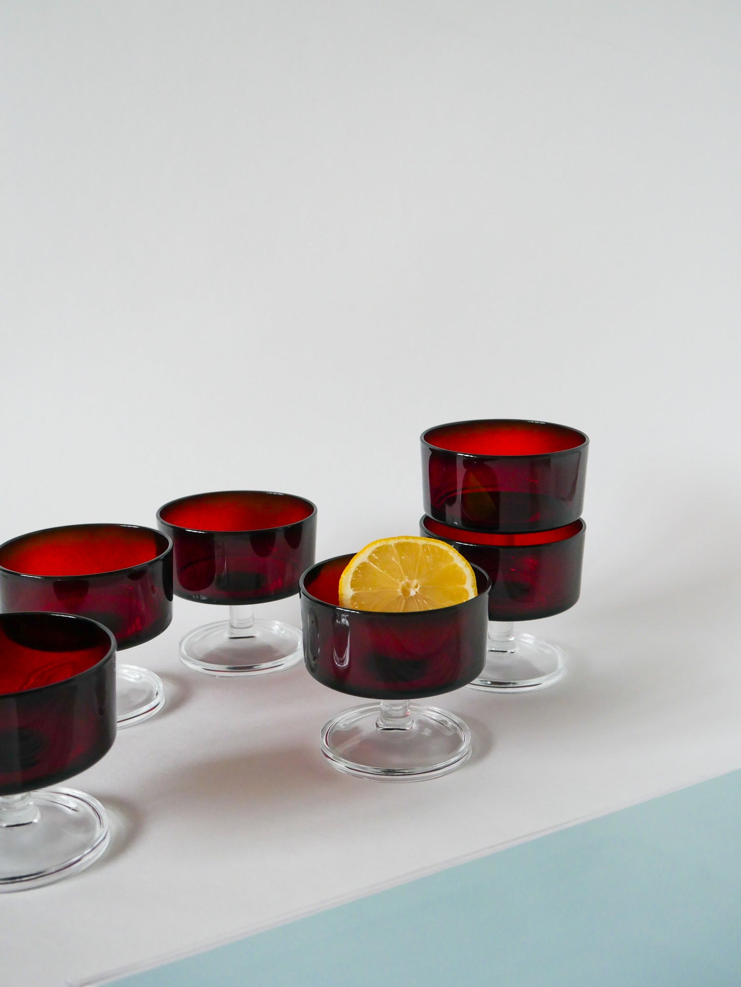 Lot de 6 coupes à champagne en verre bordeaux, Design, 1970