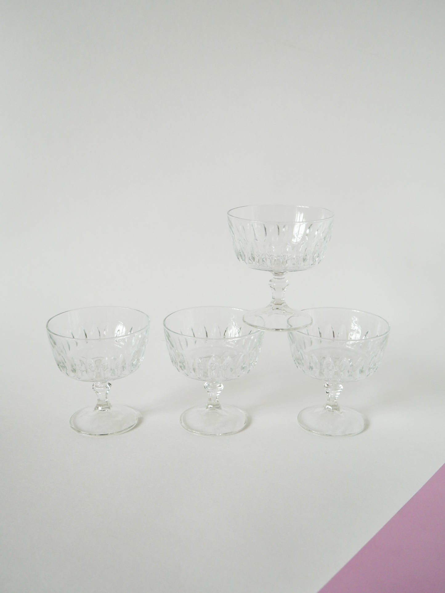 Ensemble de 4 coupes à champagne en verre moulé, 1950