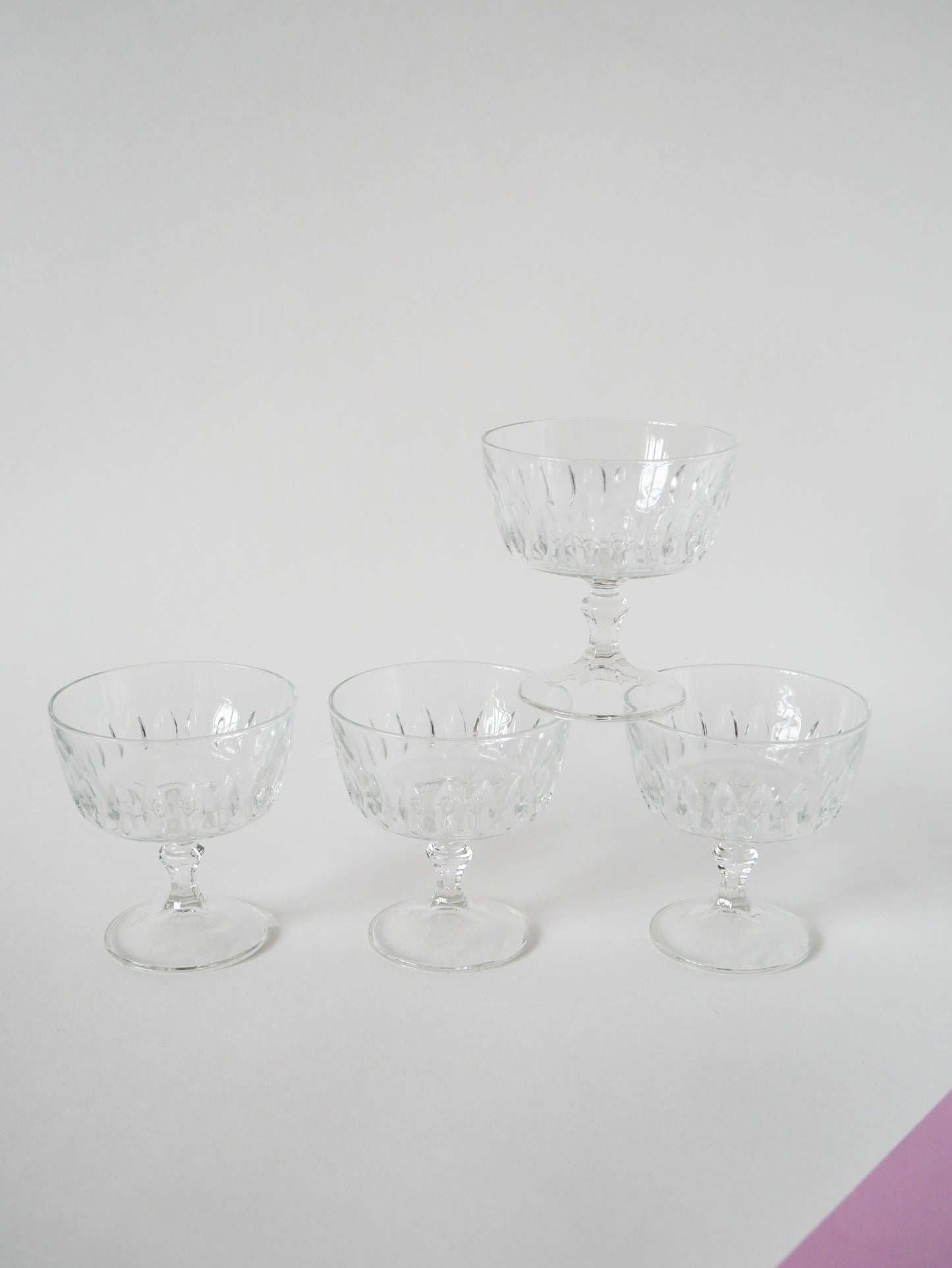 Ensemble de 4 coupes à champagne en verre moulé, 1950