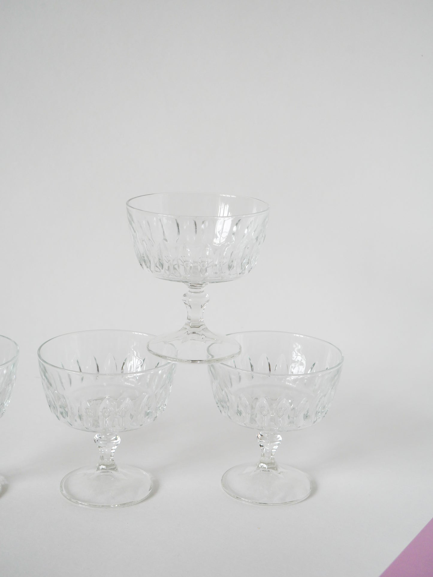 Ensemble de 4 coupes à champagne en verre moulé, 1950