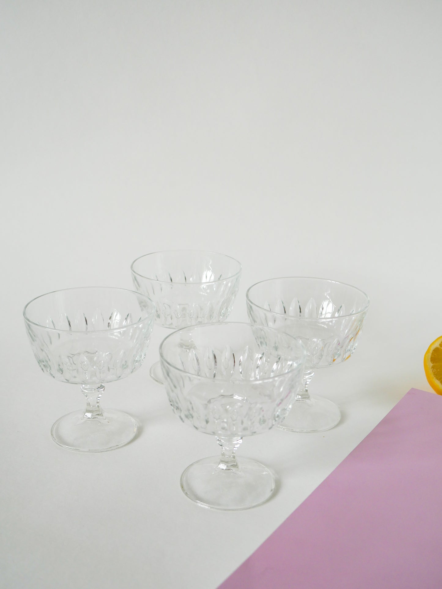 Ensemble de 4 coupes à champagne en verre moulé, 1950