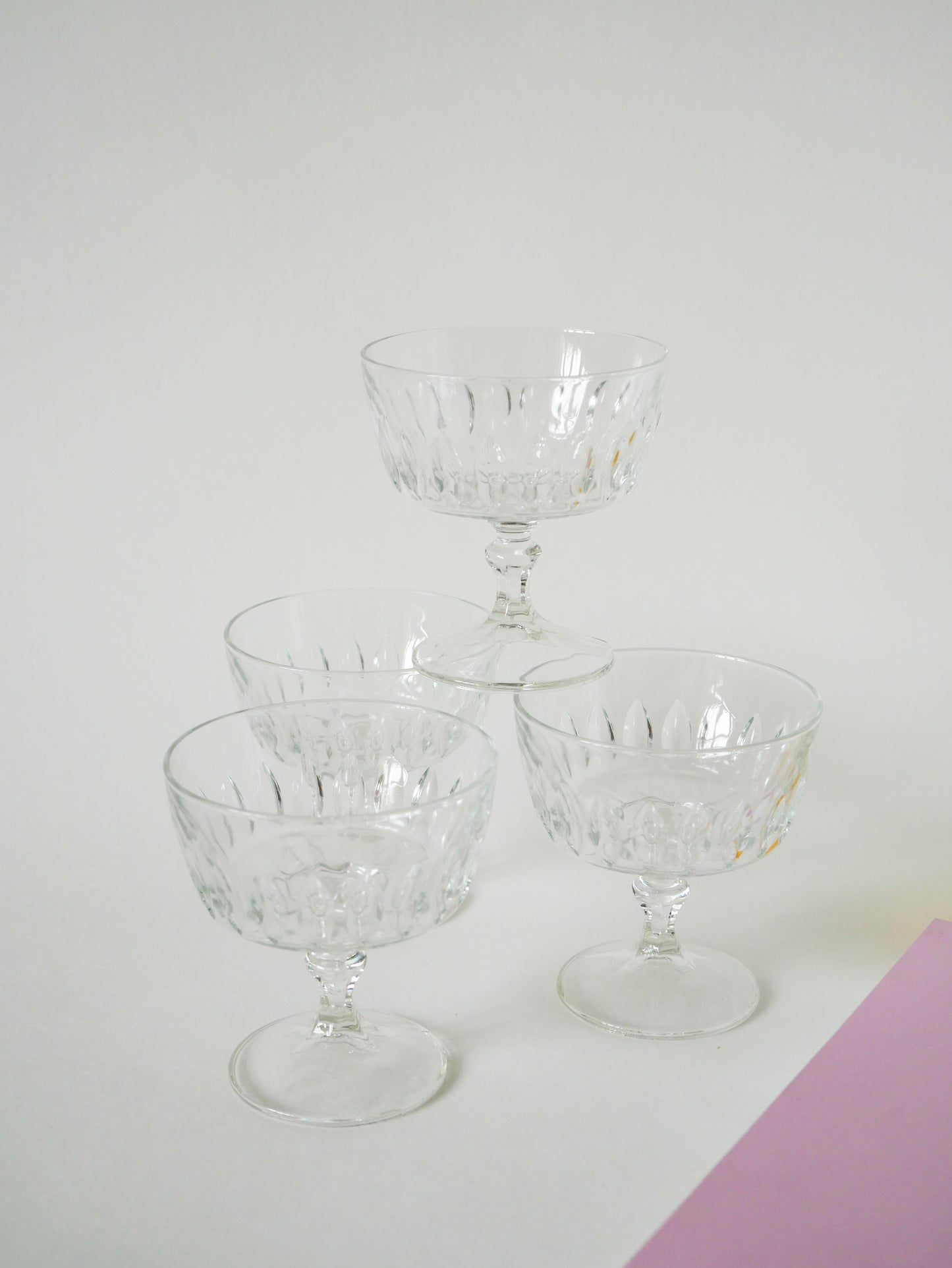 Ensemble de 4 coupes à champagne en verre moulé, 1950