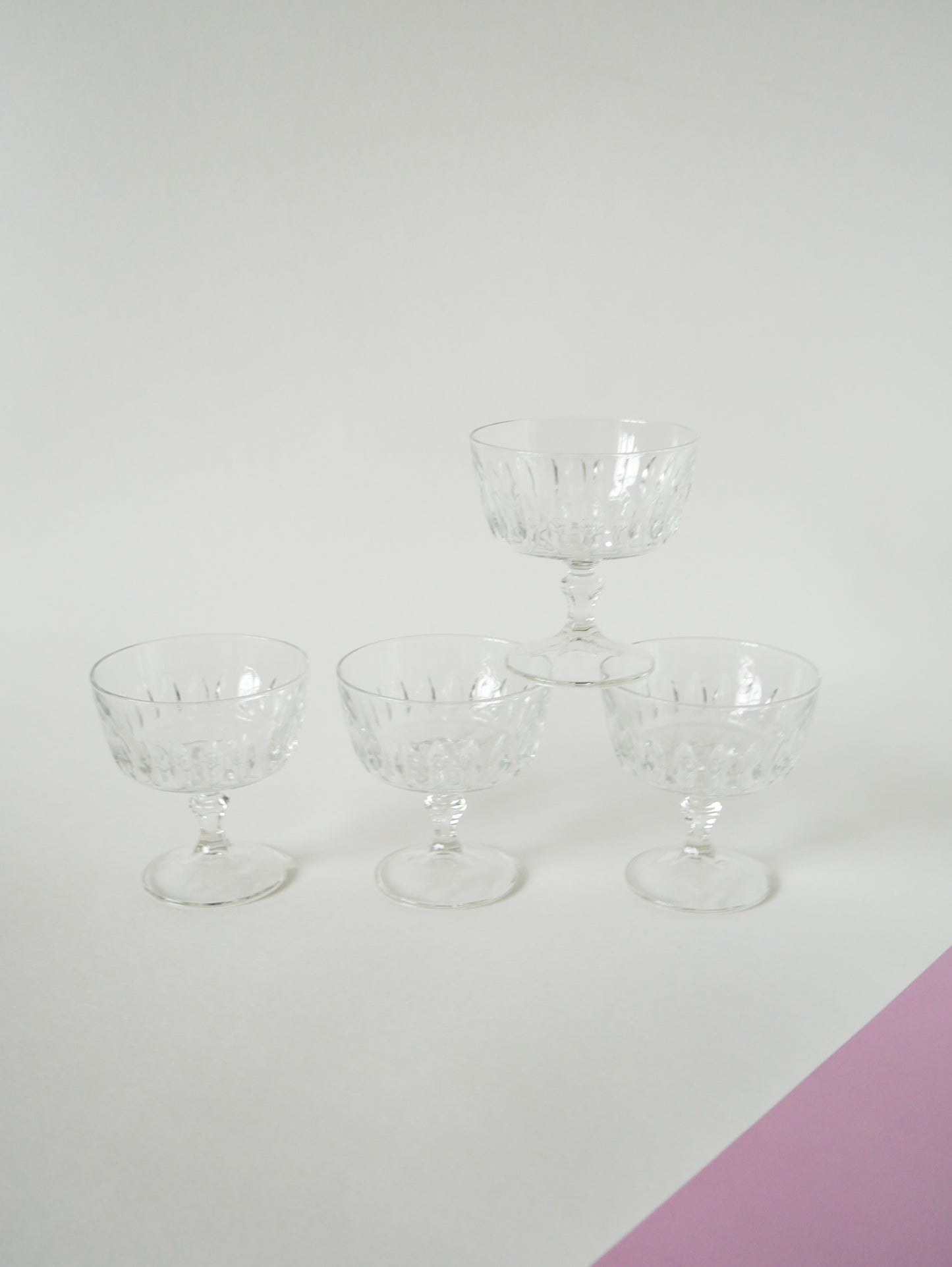 Ensemble de 4 coupes à champagne en verre moulé, 1950