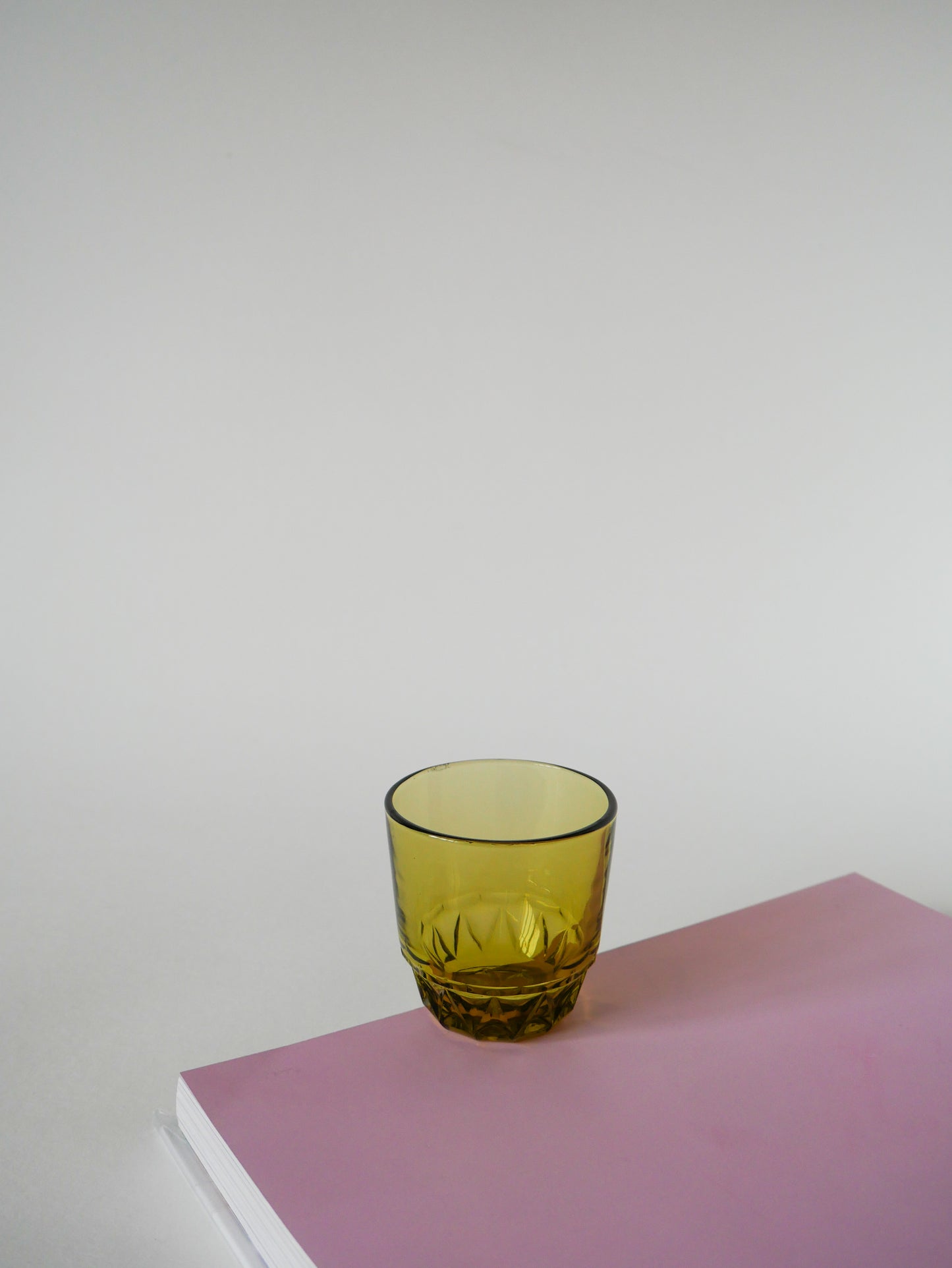 Lot de 5 verres à eau en verre vert facettés, 1970