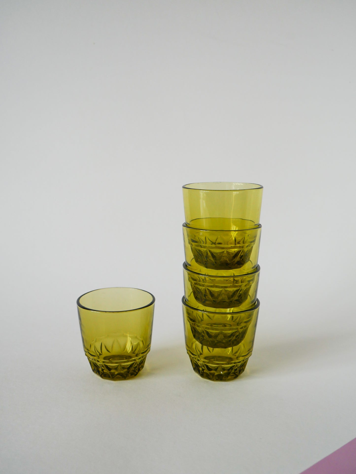 Lot de 5 verres à eau en verre vert facettés, 1970