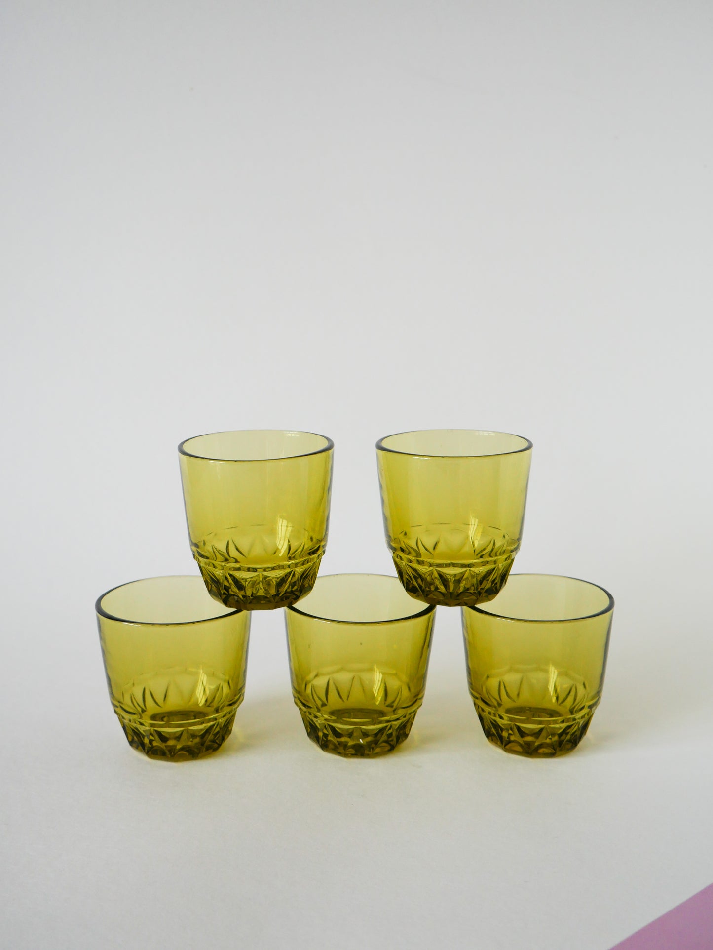 Lot de 5 verres à eau en verre vert facettés, 1970