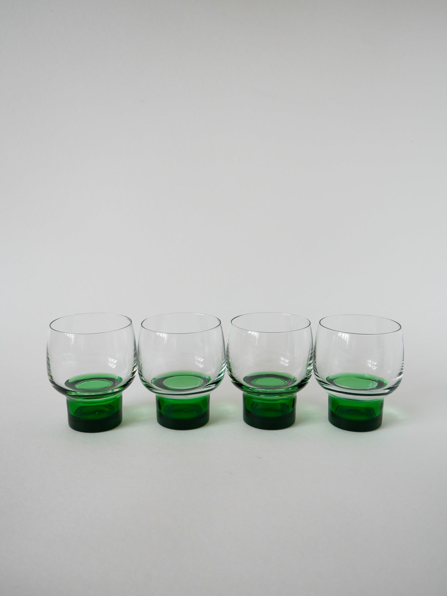 Lot de 4 grands verres à vin Design à pieds vert, 1970