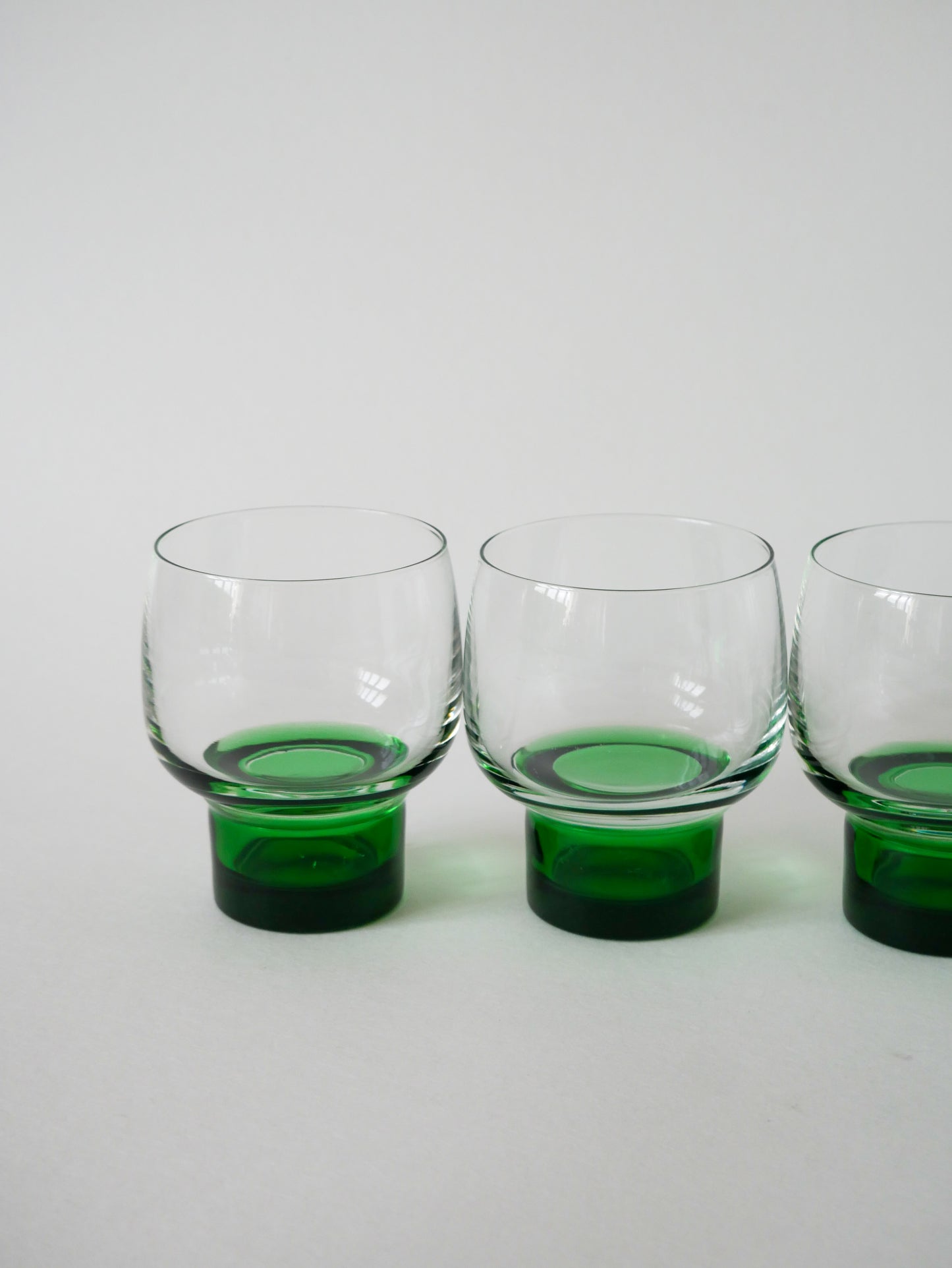 Lot de 4 grands verres à vin Design à pieds vert, 1970