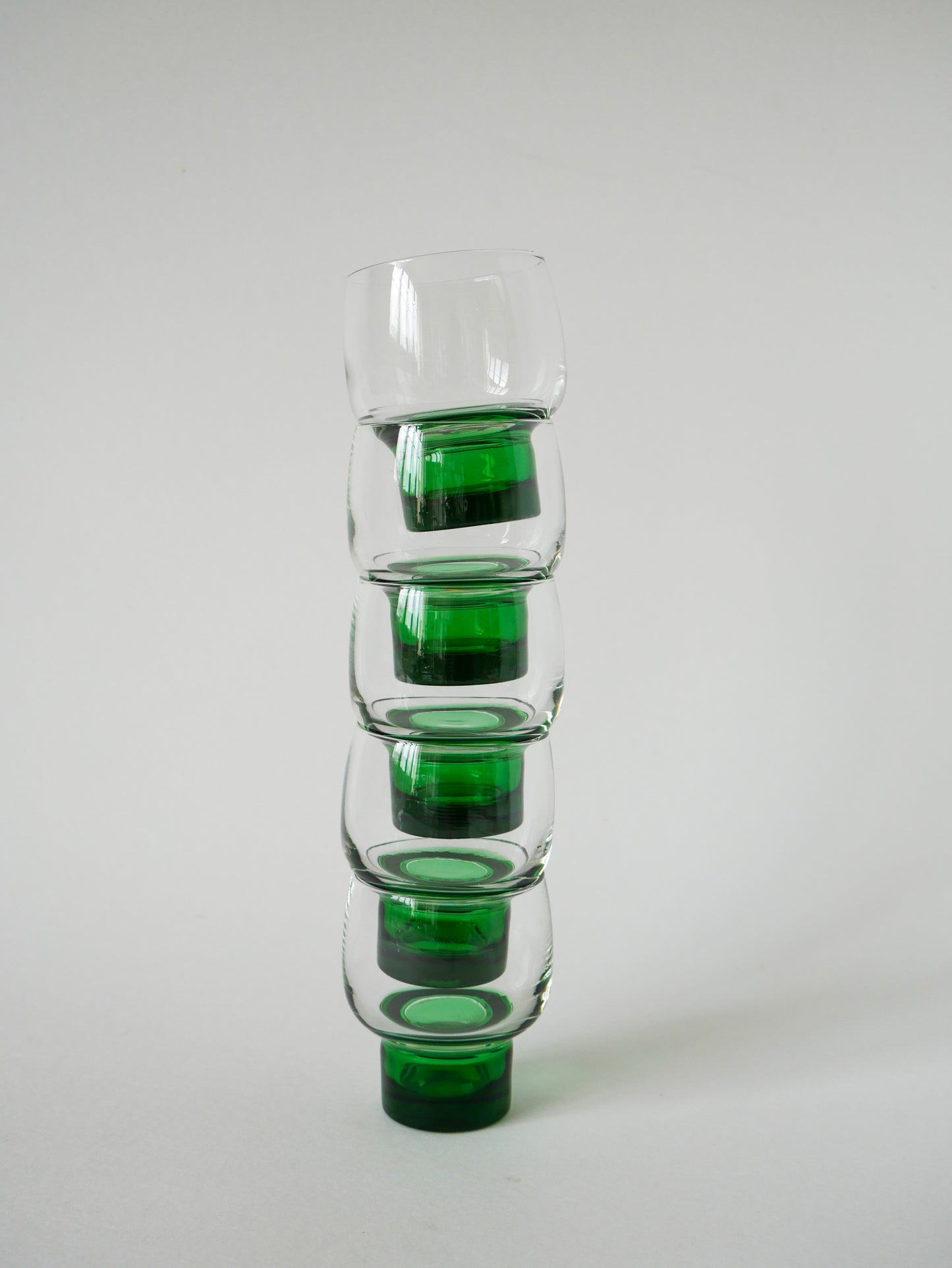 Lot de 5 petits verres à vin Design à pieds vert, 1970