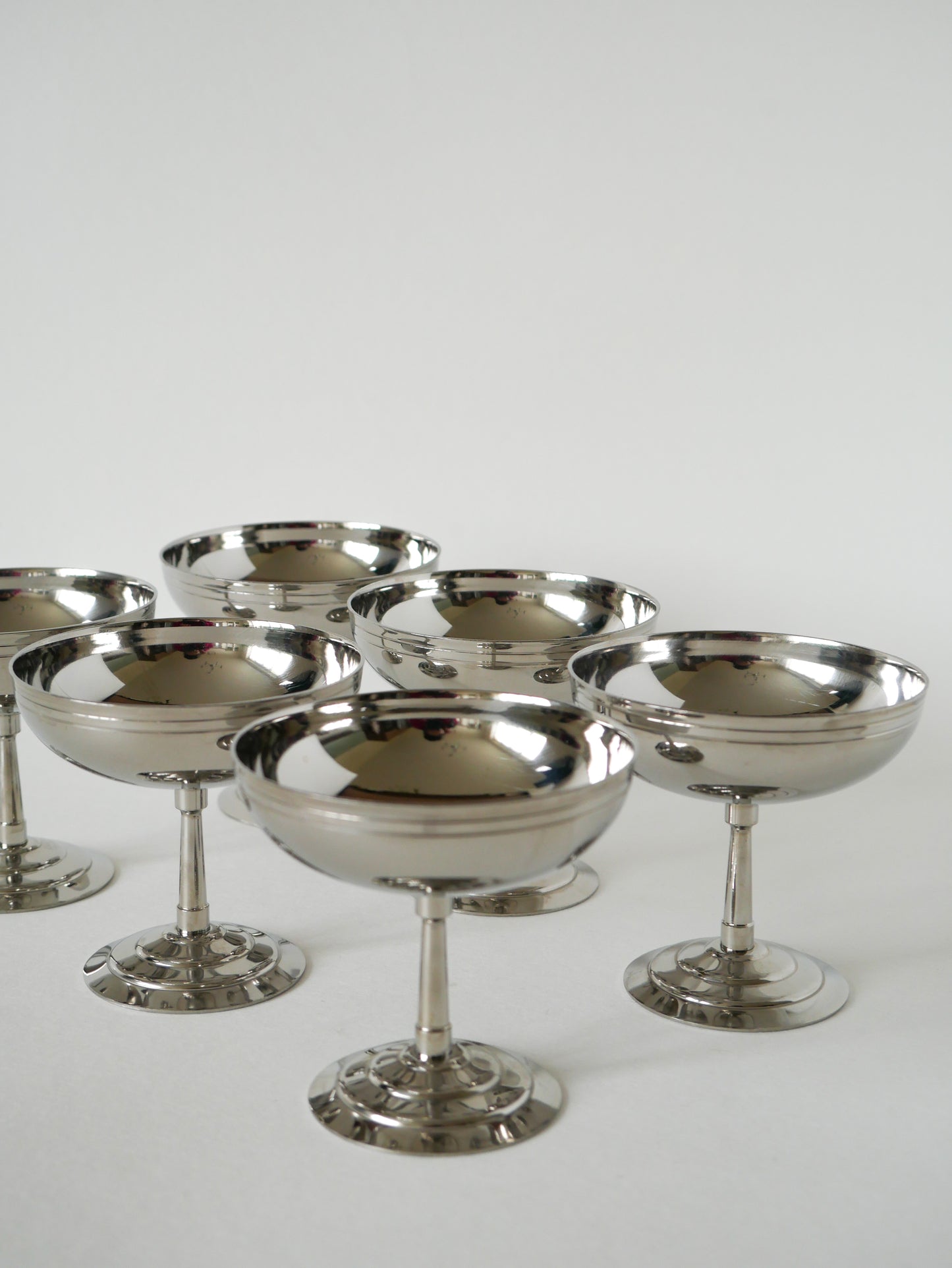 Ensemble de 6 coupes en inox à pieds fin, Made in France, Létang Rémy, Design, 1970