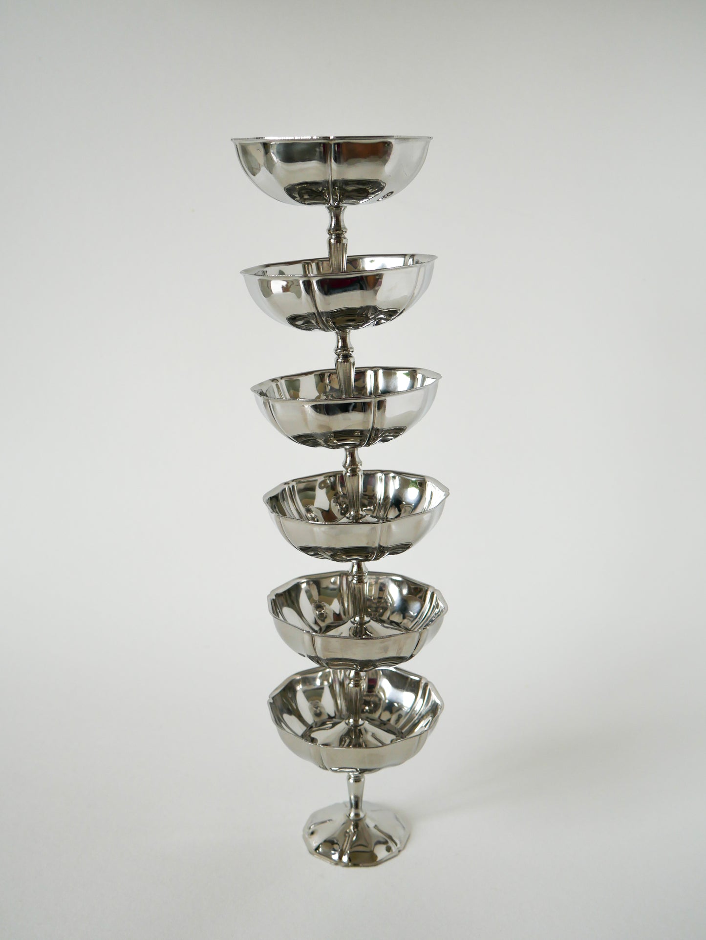 Ensemble de 6 coupes en inox travaillées et à pieds fin, Made in France, Design, 1970