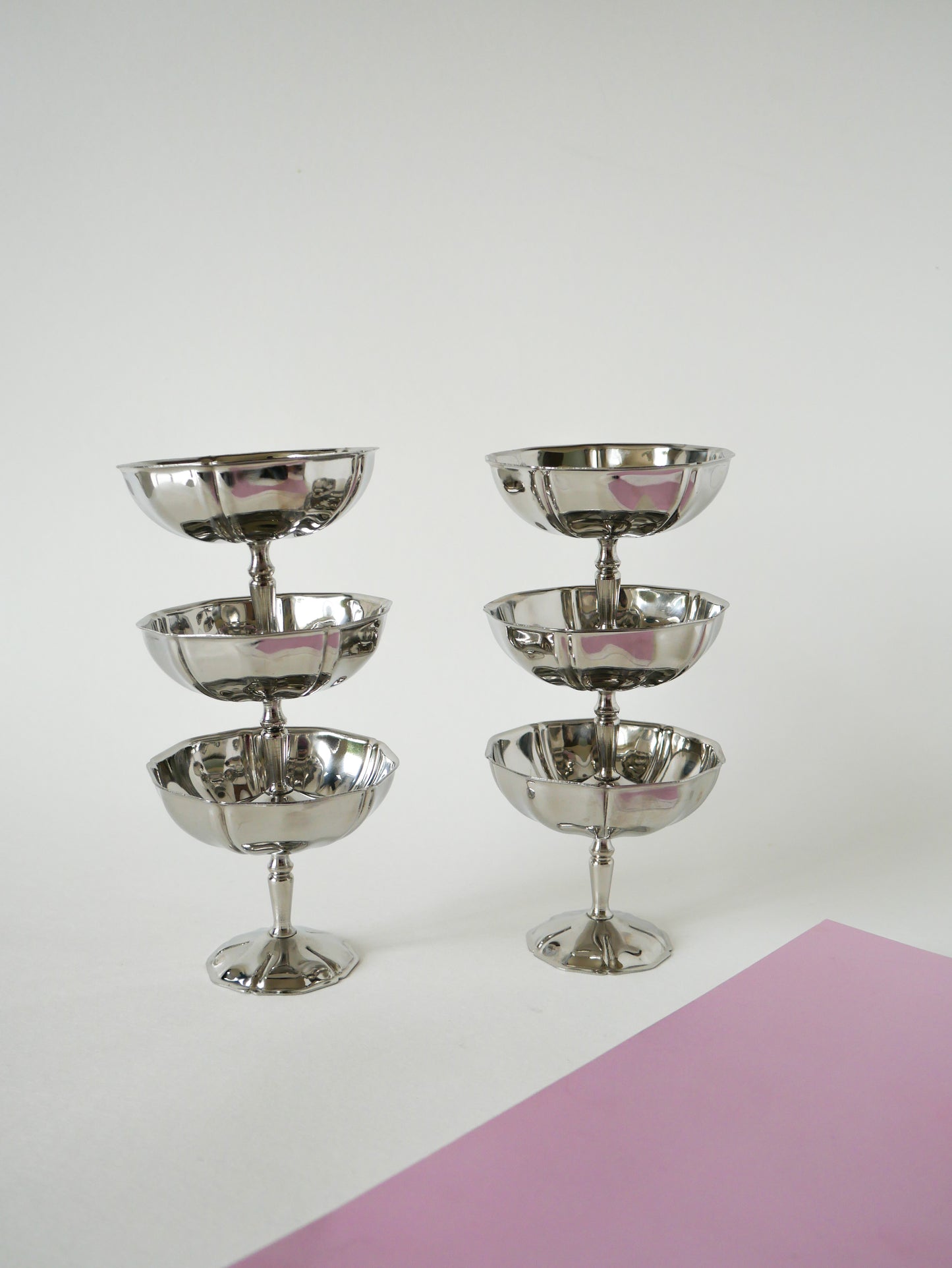 Ensemble de 6 coupes en inox travaillées et à pieds fin, Made in France, Design, 1970