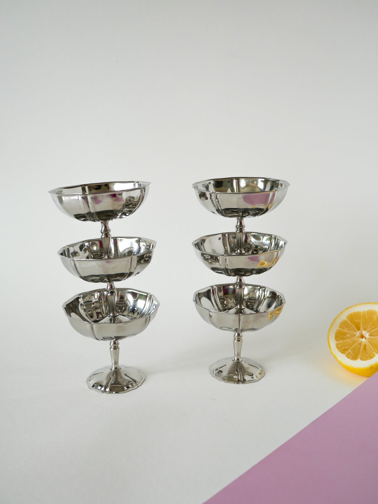 Ensemble de 6 coupes en inox travaillées et à pieds fin, Made in France, Design, 1970