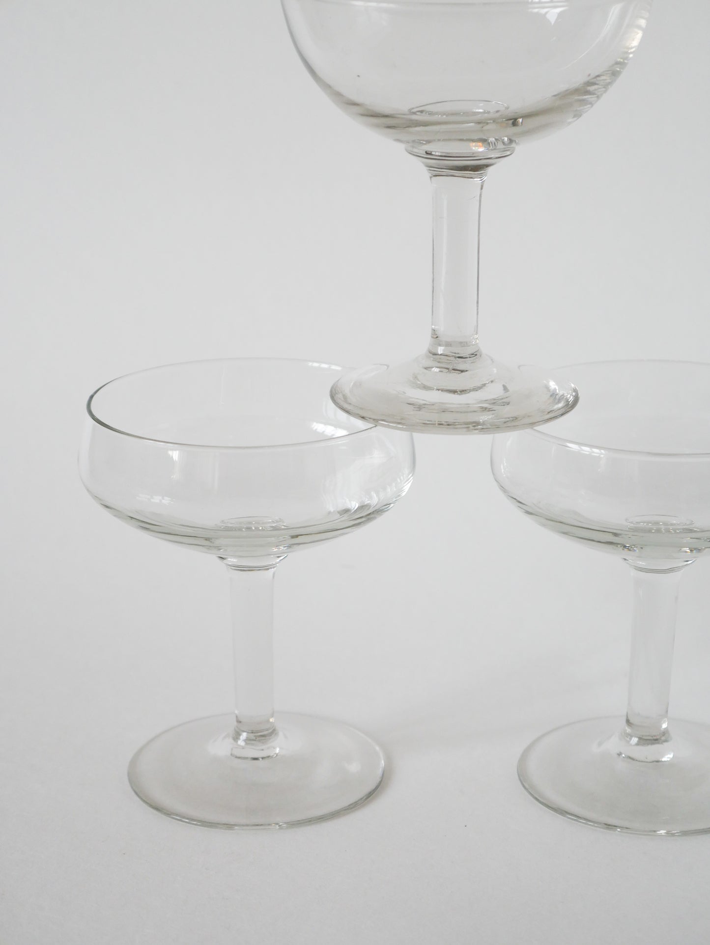 Lot de 5 coupes à champagne en verre soufflé, début XXème