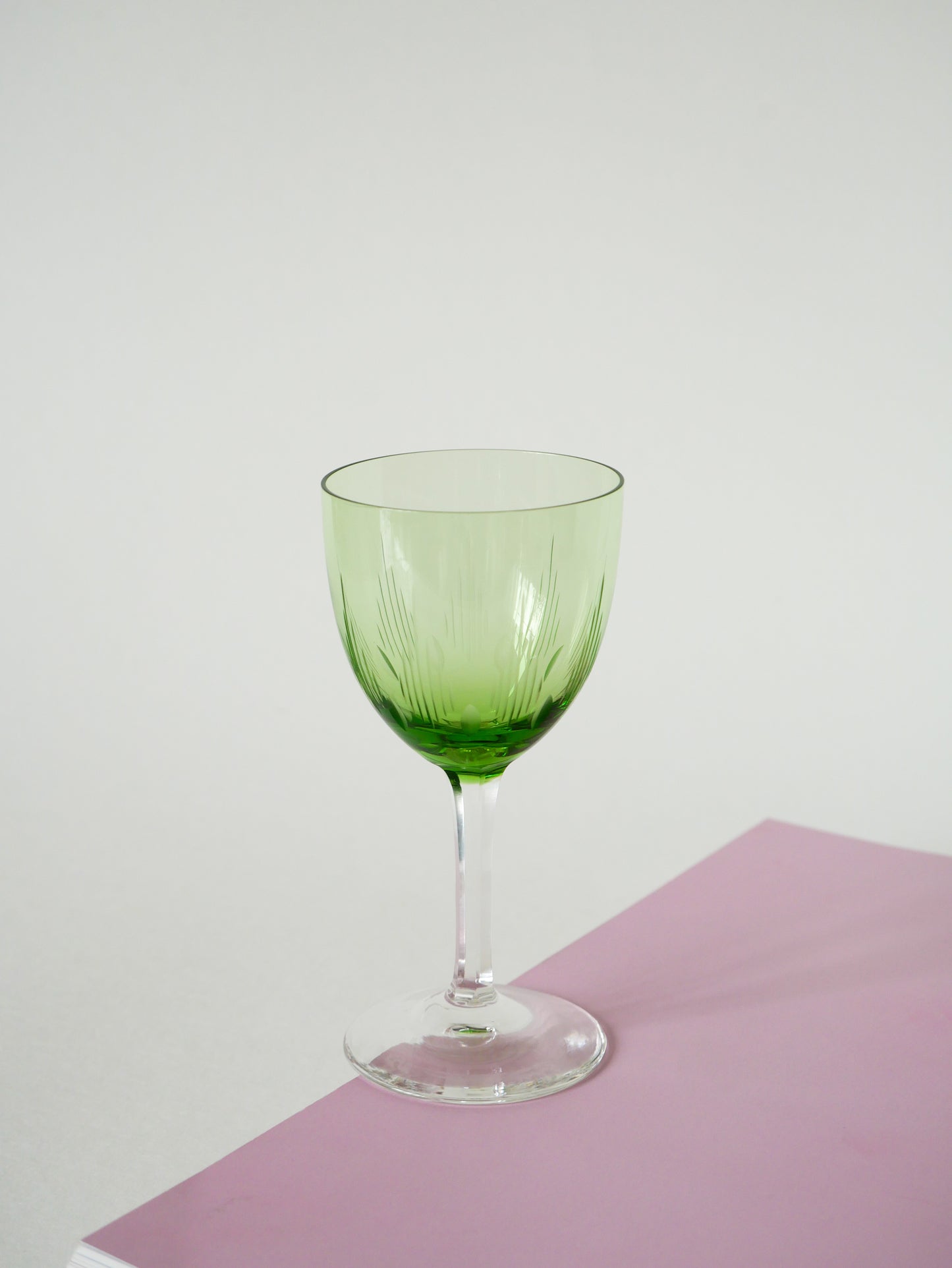 Lot de 4 verres à vin verts en verre gravé, 1960